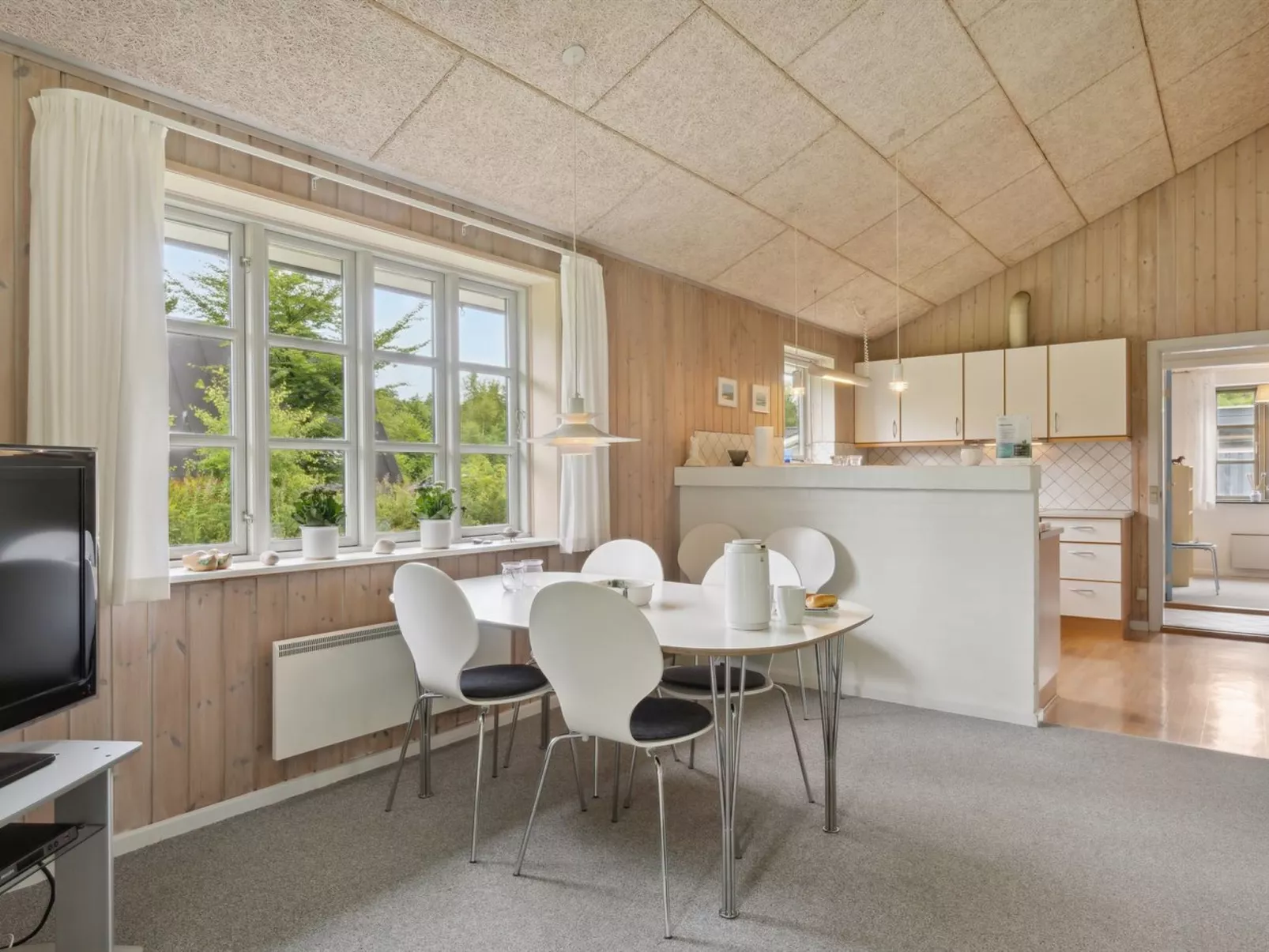 "Henny" - 1.5km from the sea