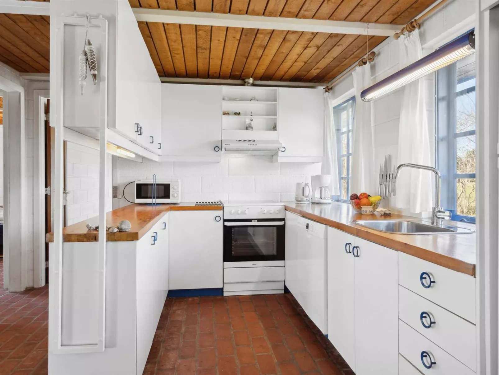 "Ema" - 5km from the sea-Binnen