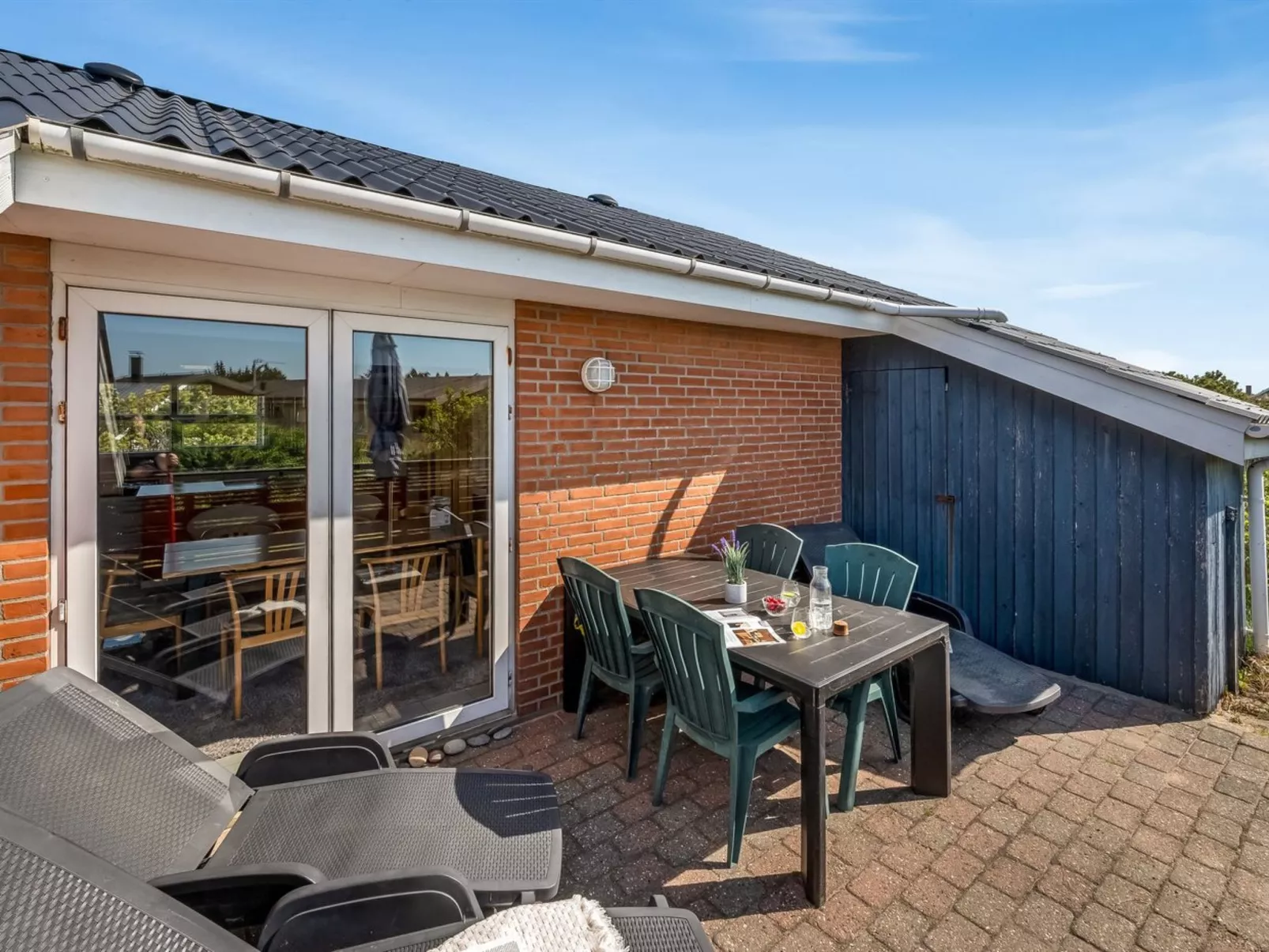 "Anita" - 500m from the sea