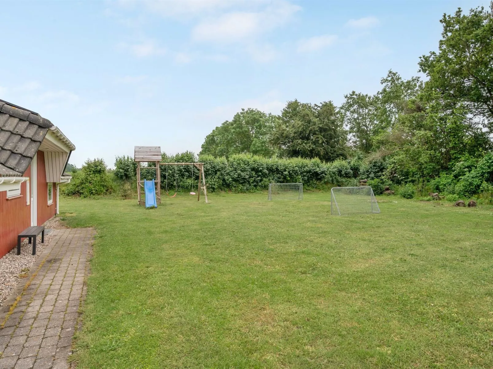 "Emly" - 1.1km from the sea