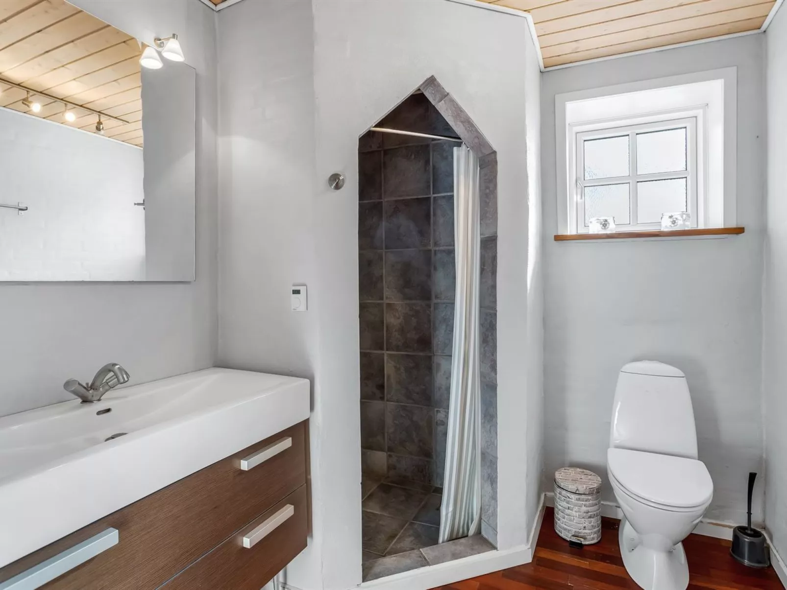 "Merrit" - 4.6km to the fjord