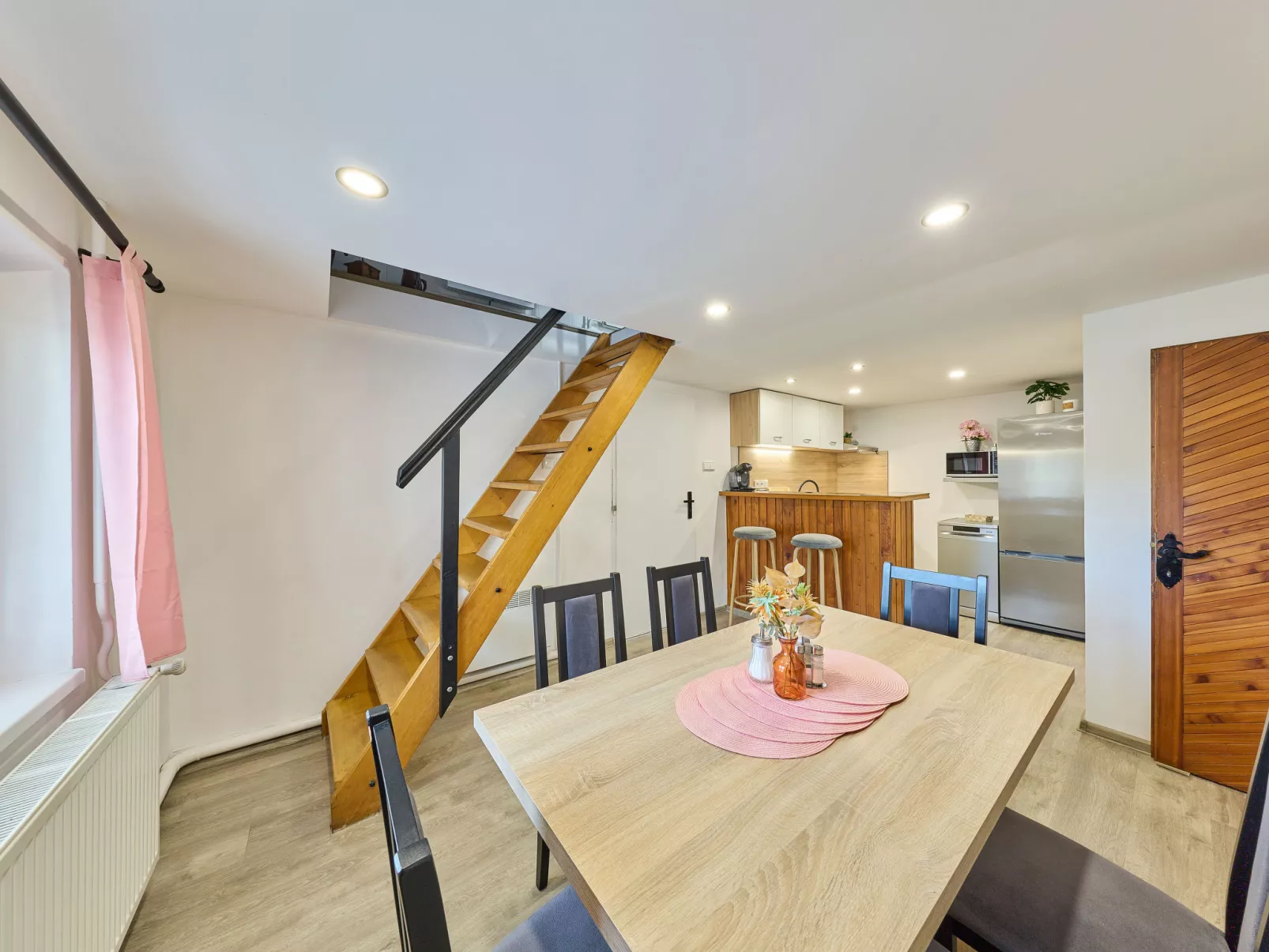 Leisure Lounge & Pool