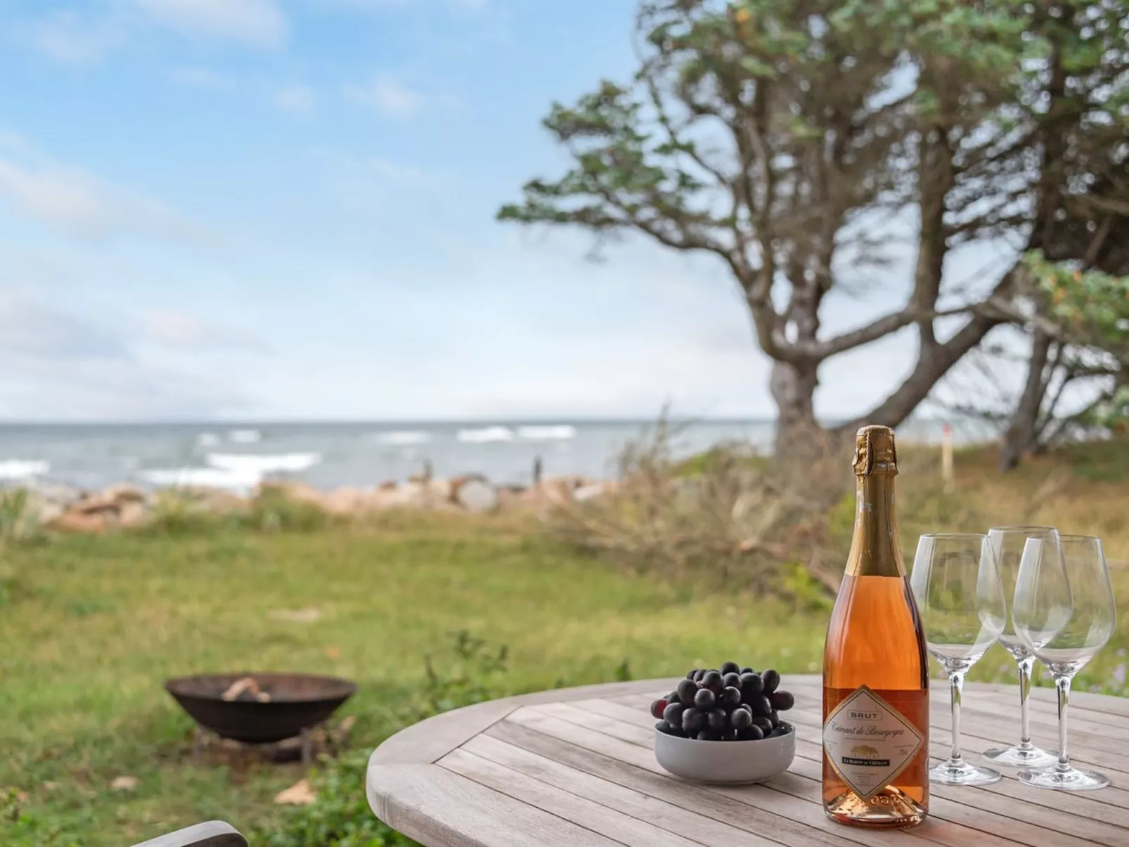 "Pascal" - 25m from the sea