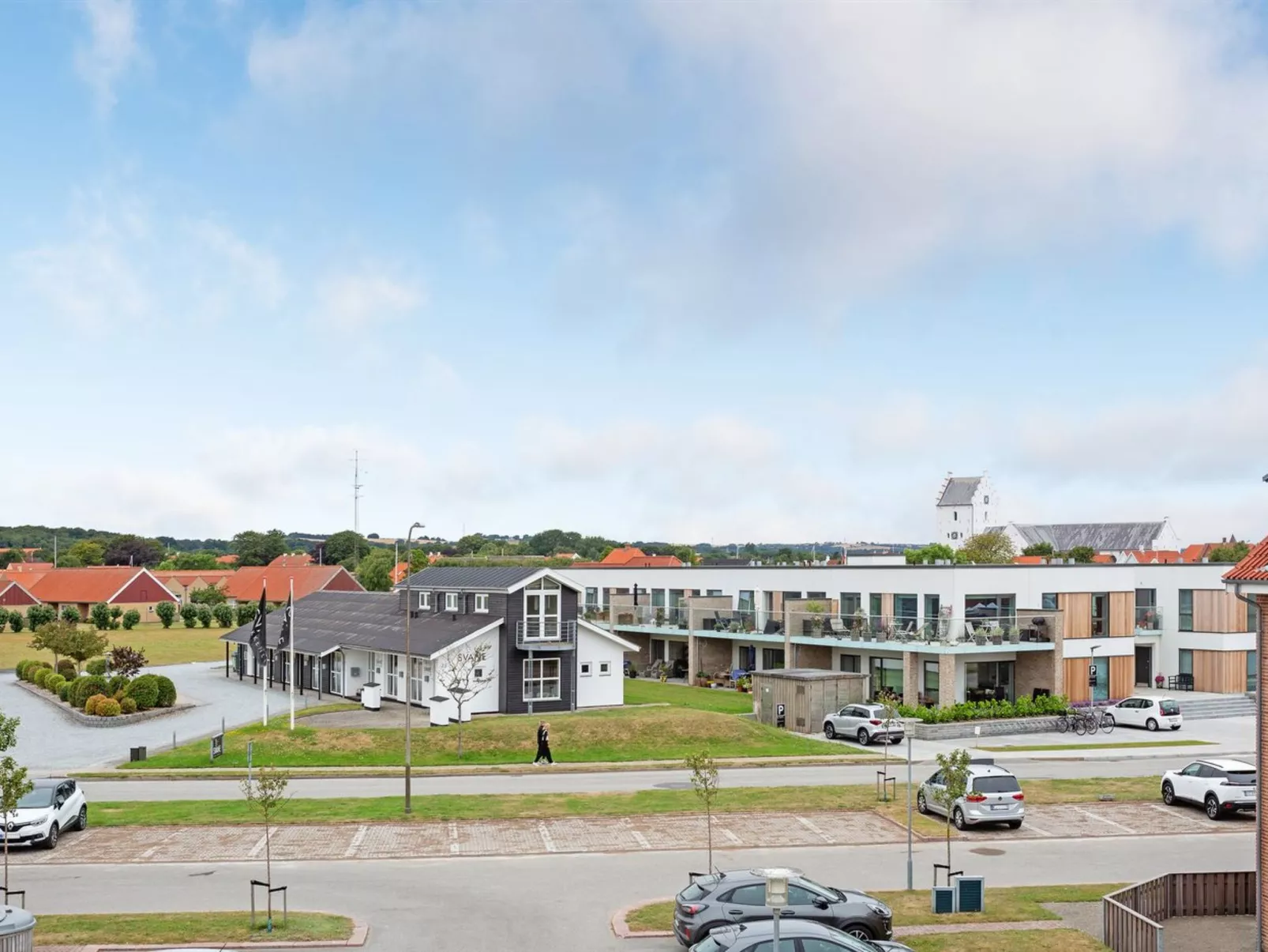 "Femme" - 15m from the sea