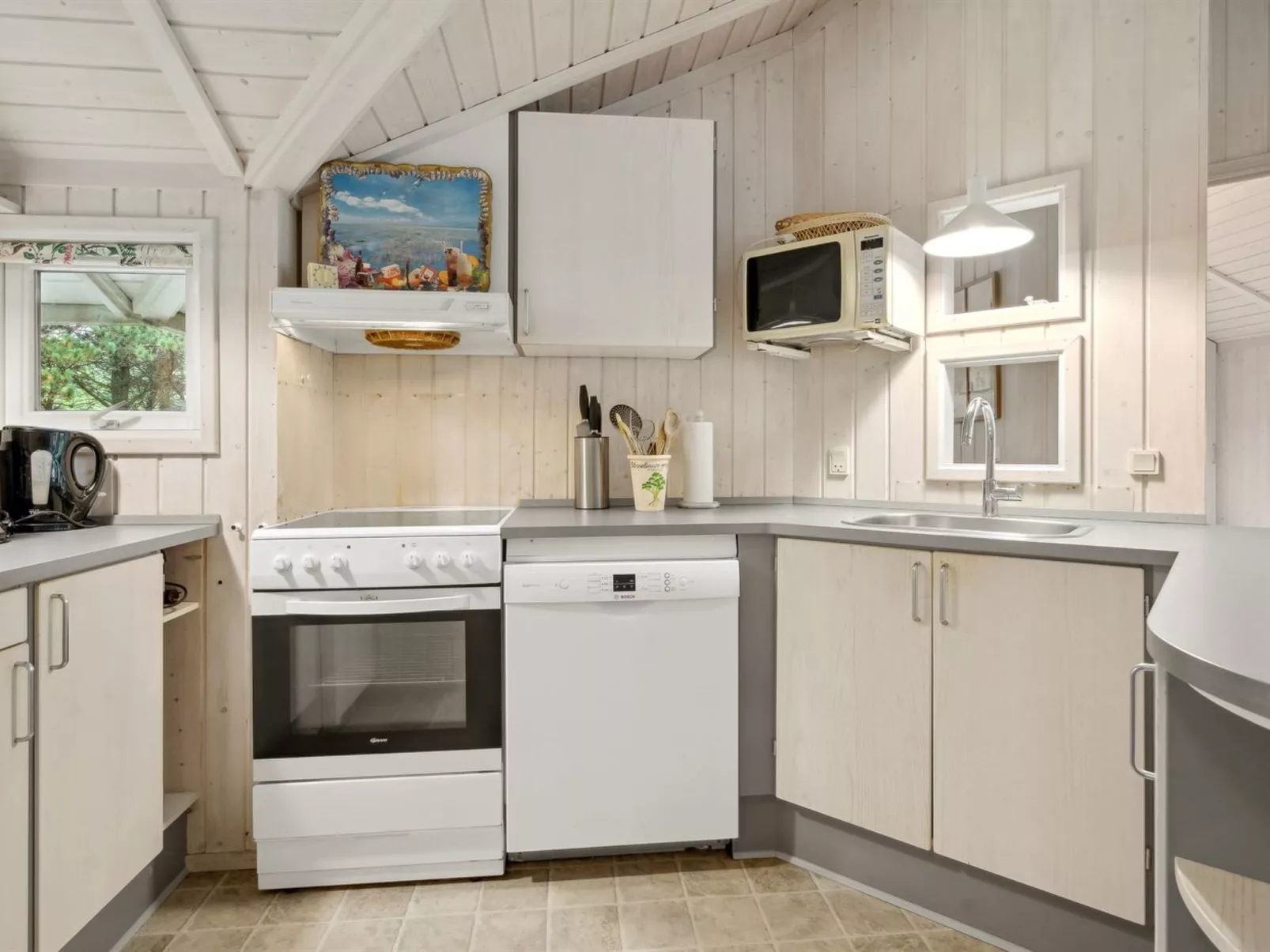 "Alaine" - 850m from the sea