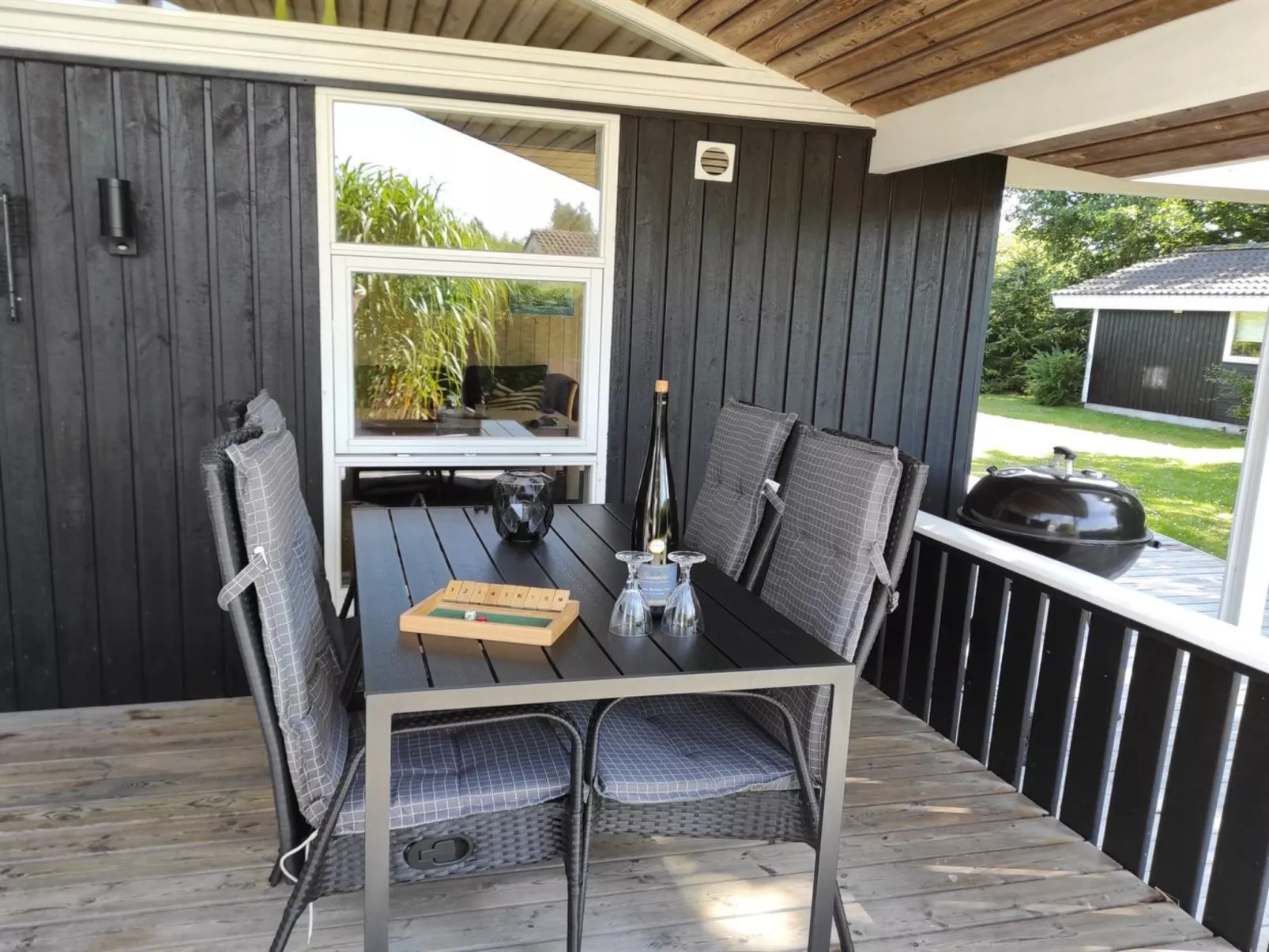 "Augusta" - 700m from the sea