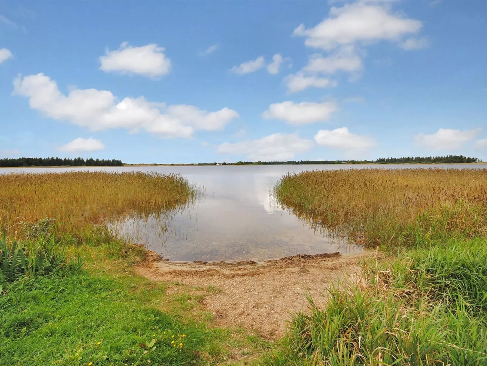 "Sophia" - 8km from the sea