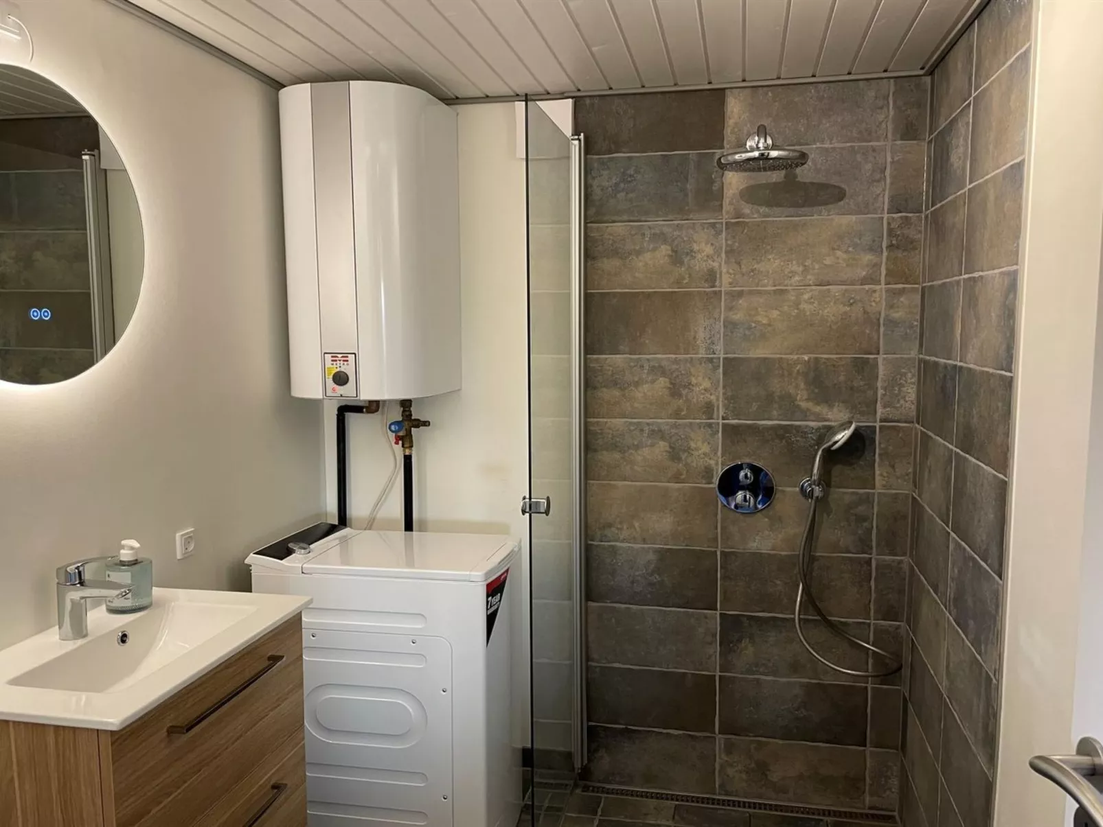 "Roar" - 500m from the sea