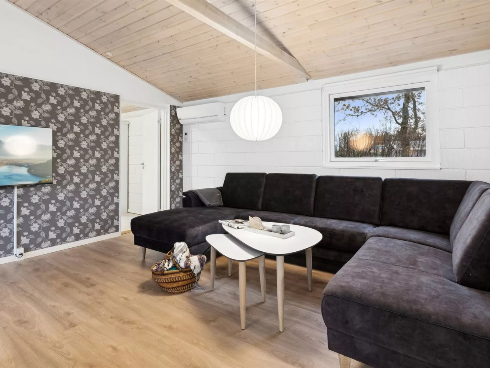 "Mahalia" - 300m from the sea