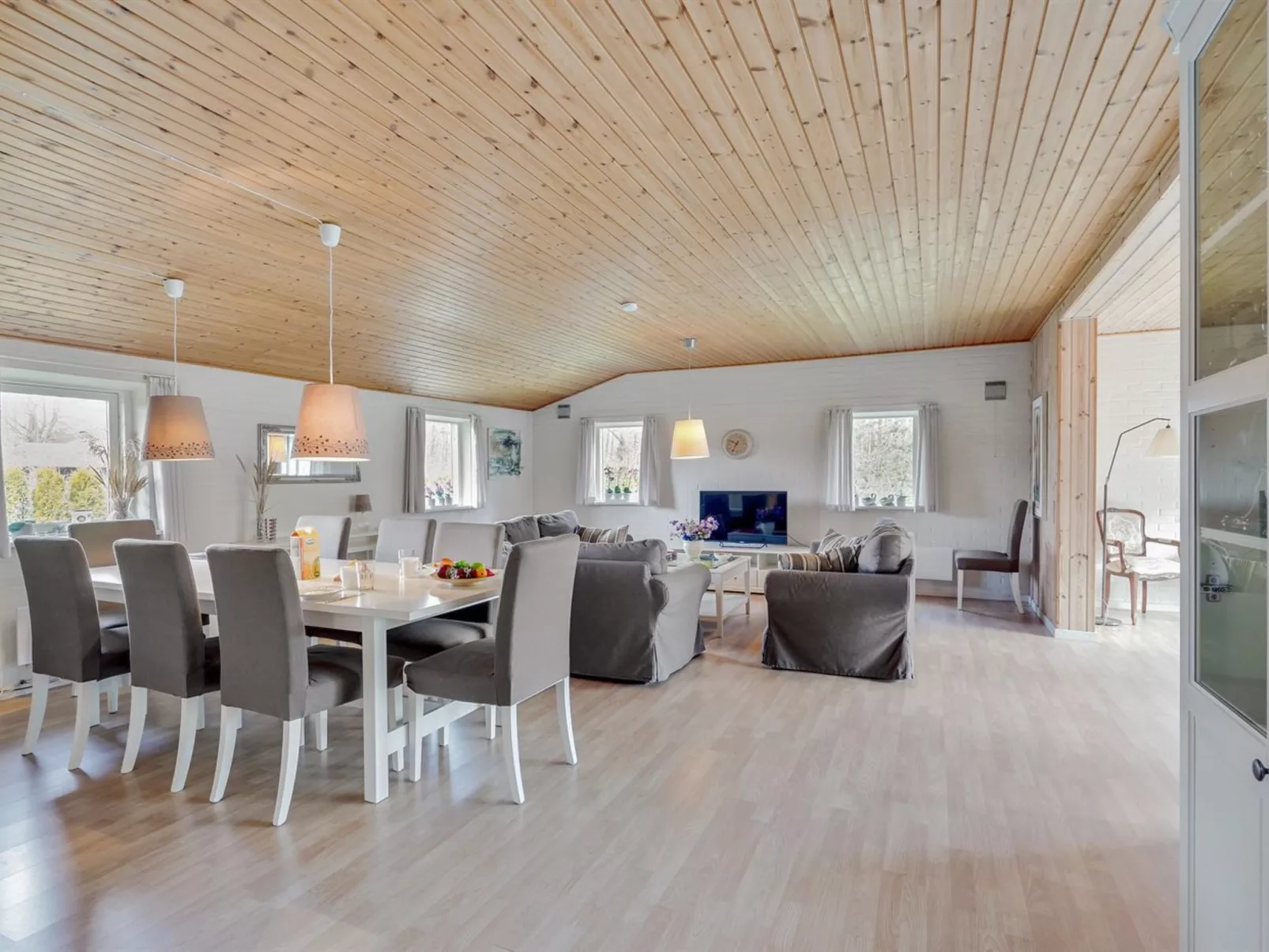 "Kia" - 80m from the sea