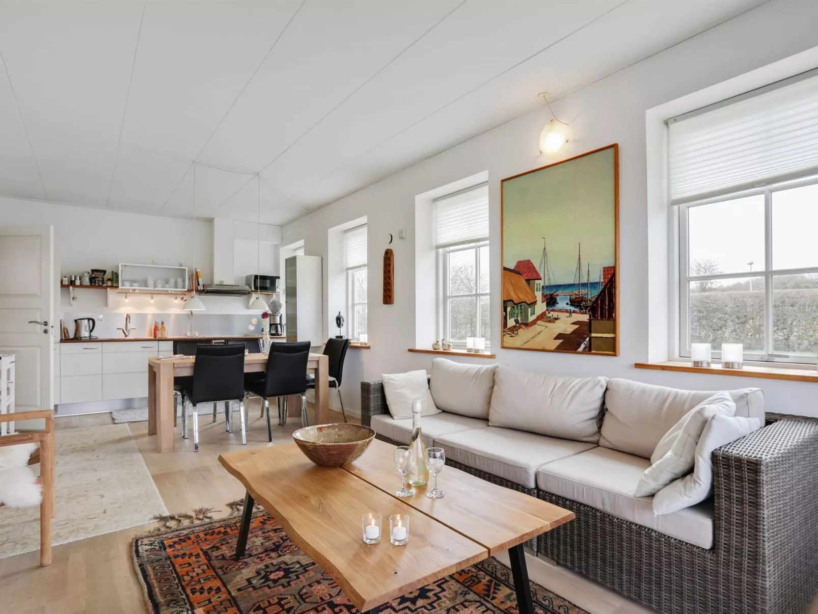 "Hunter" - 400m from the sea-Binnen