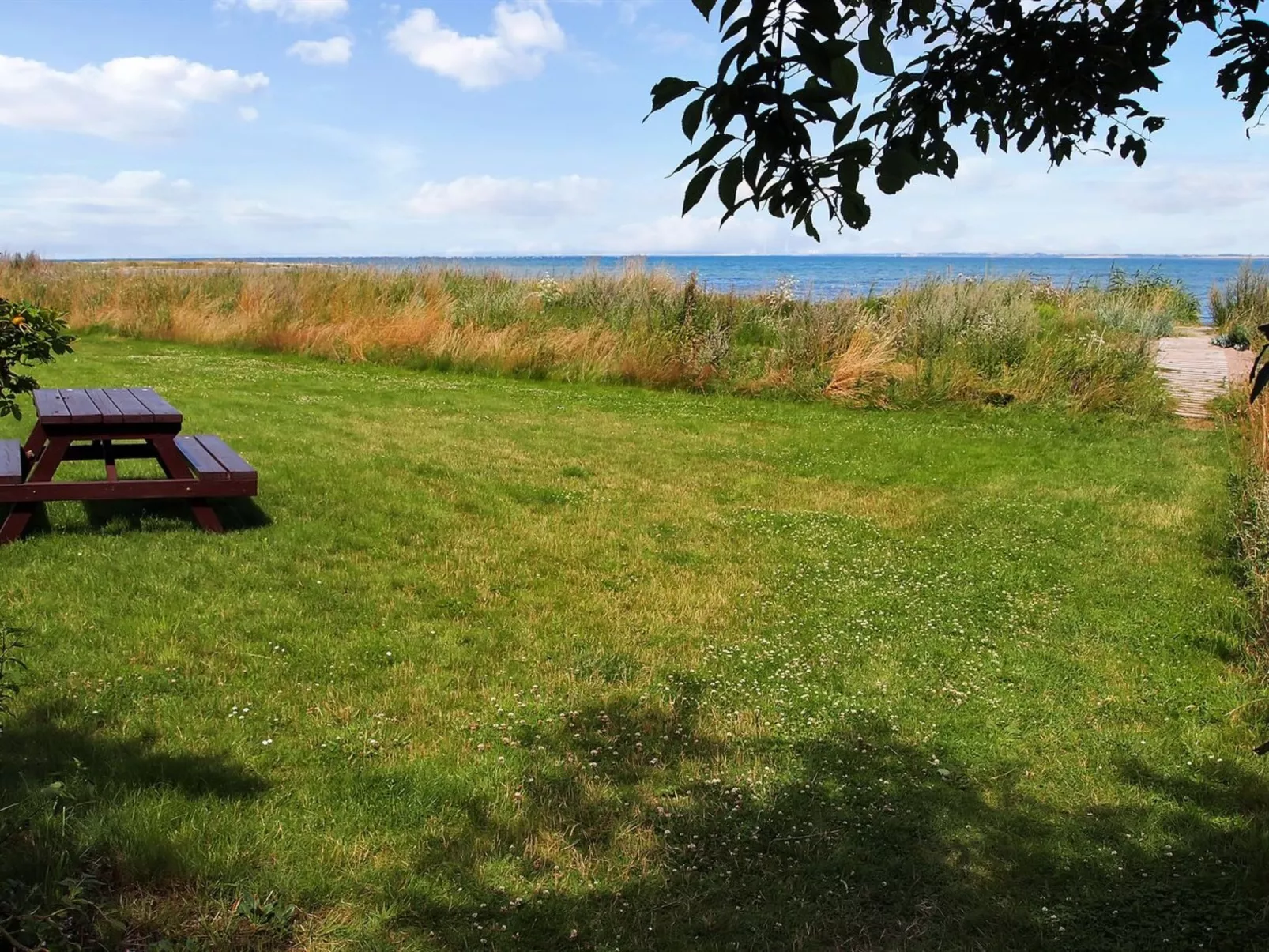 "Meeno" - 200m from the sea