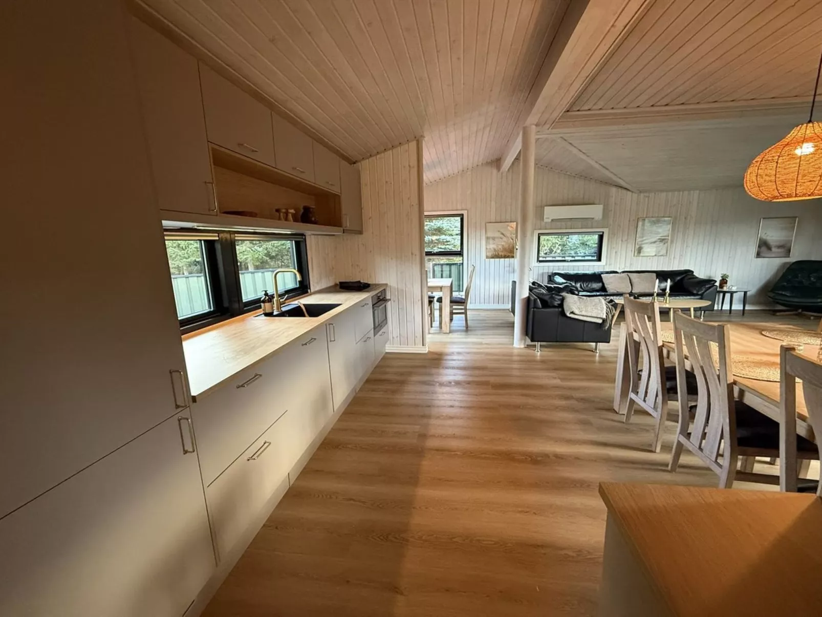 "Glenda" - 3km from the sea