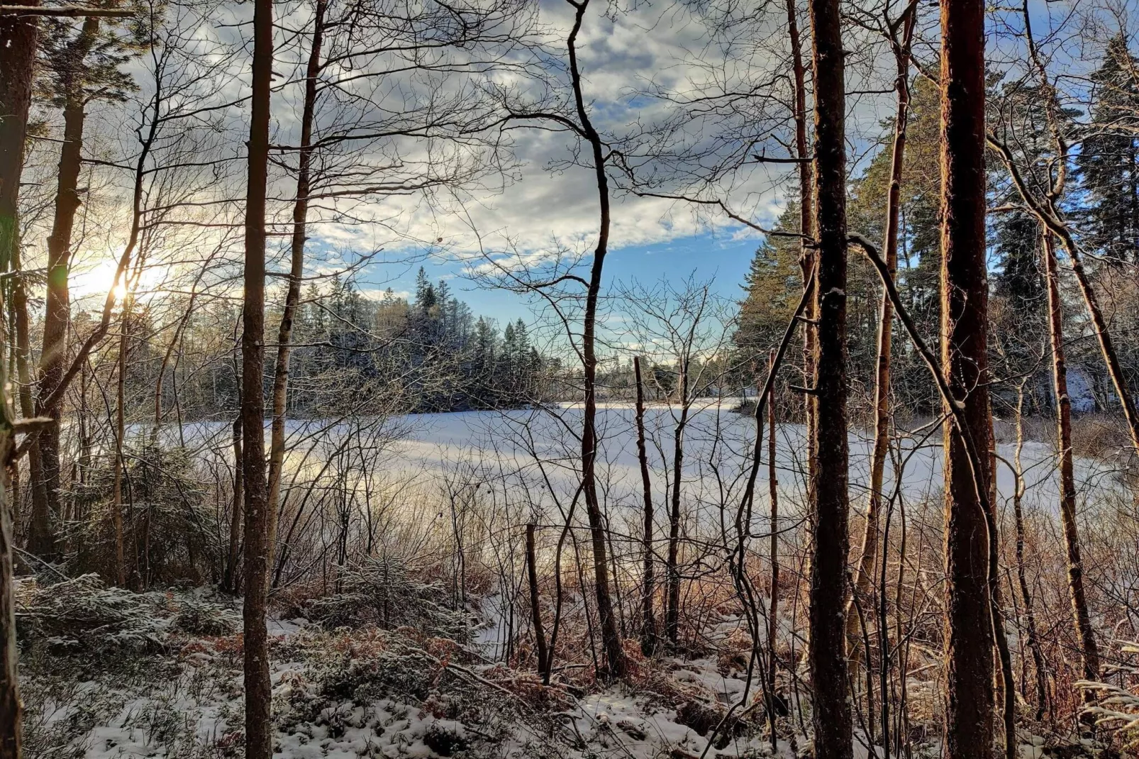 Huisje met hottub in Rejmyre-Waterzicht