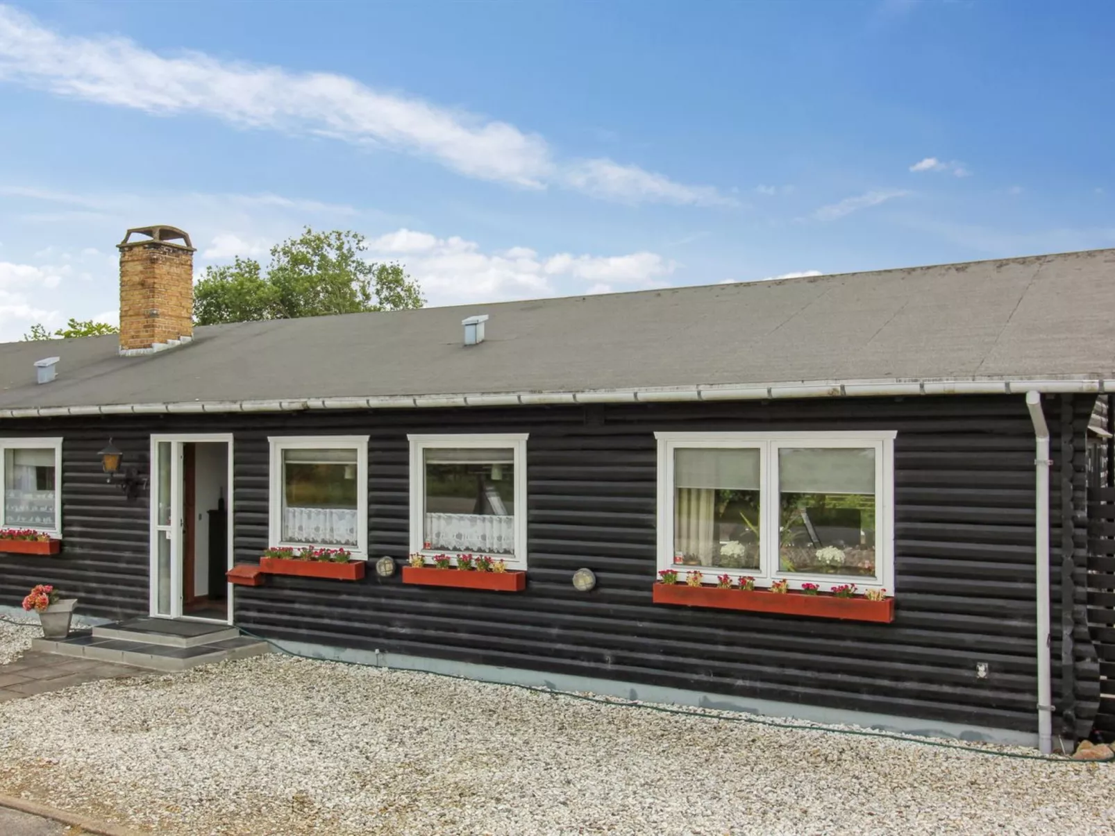 "Ellanor" - 1.4km from the sea