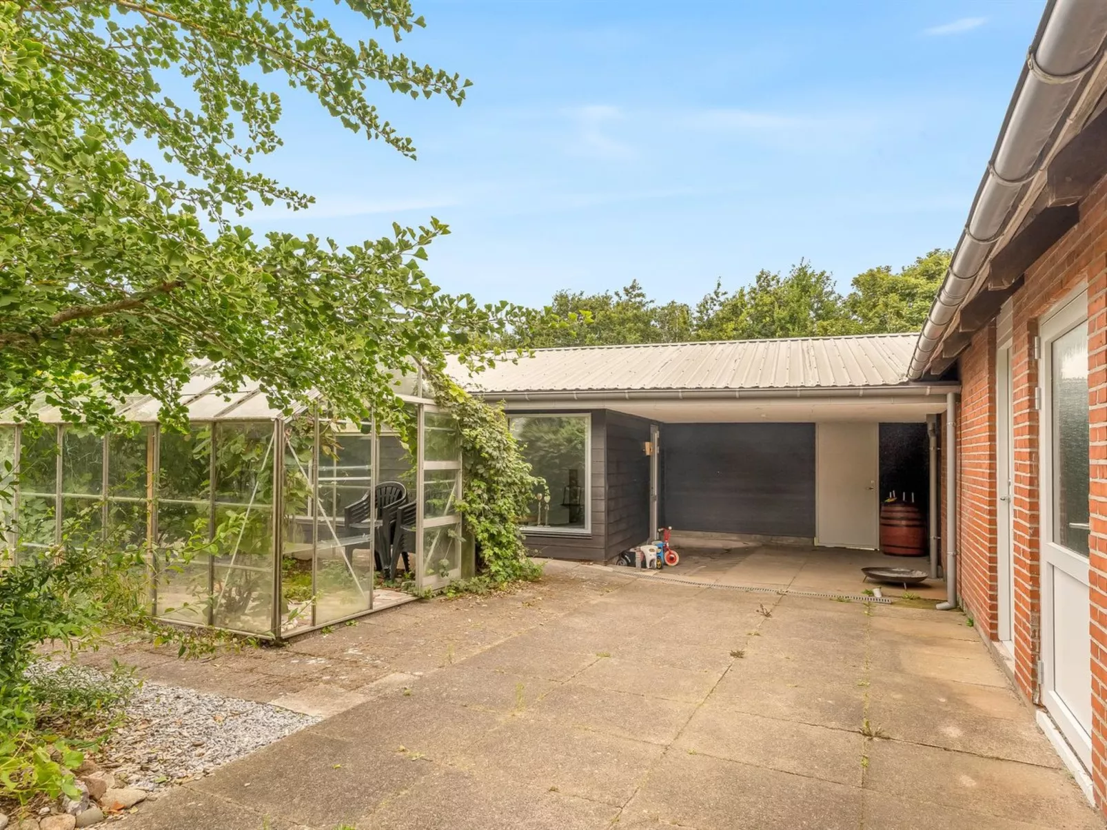 "Elaine" - 350m from the sea