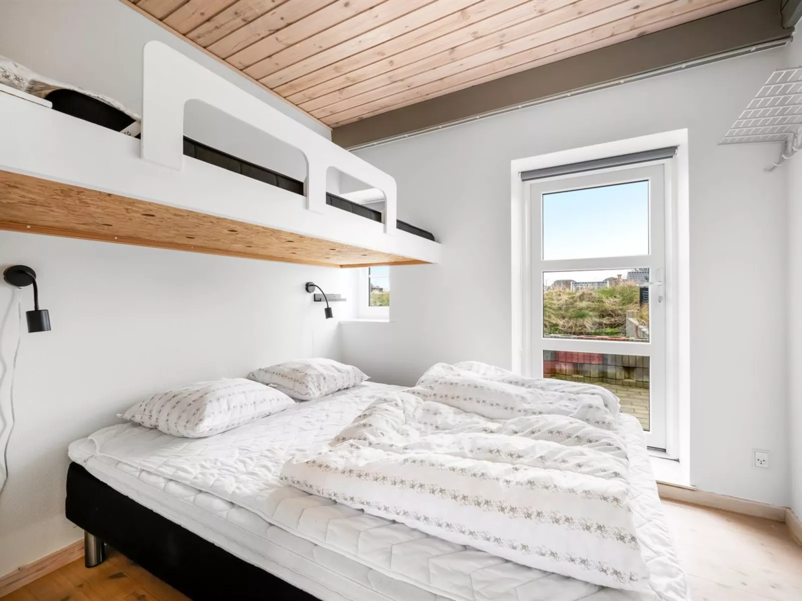 "Nafne" - 1.2km from the sea