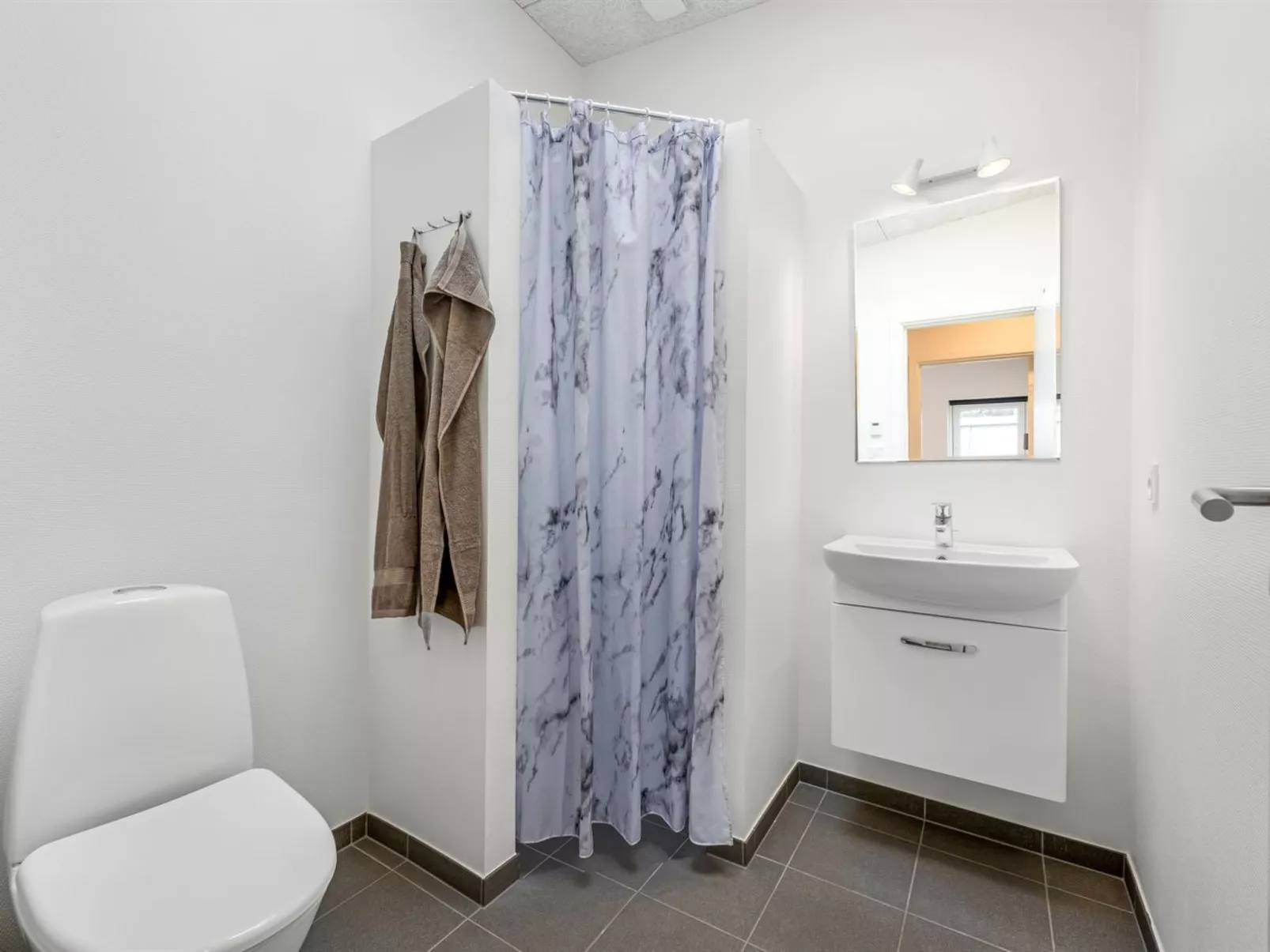 "Clarabelle" - 1.2km from the sea