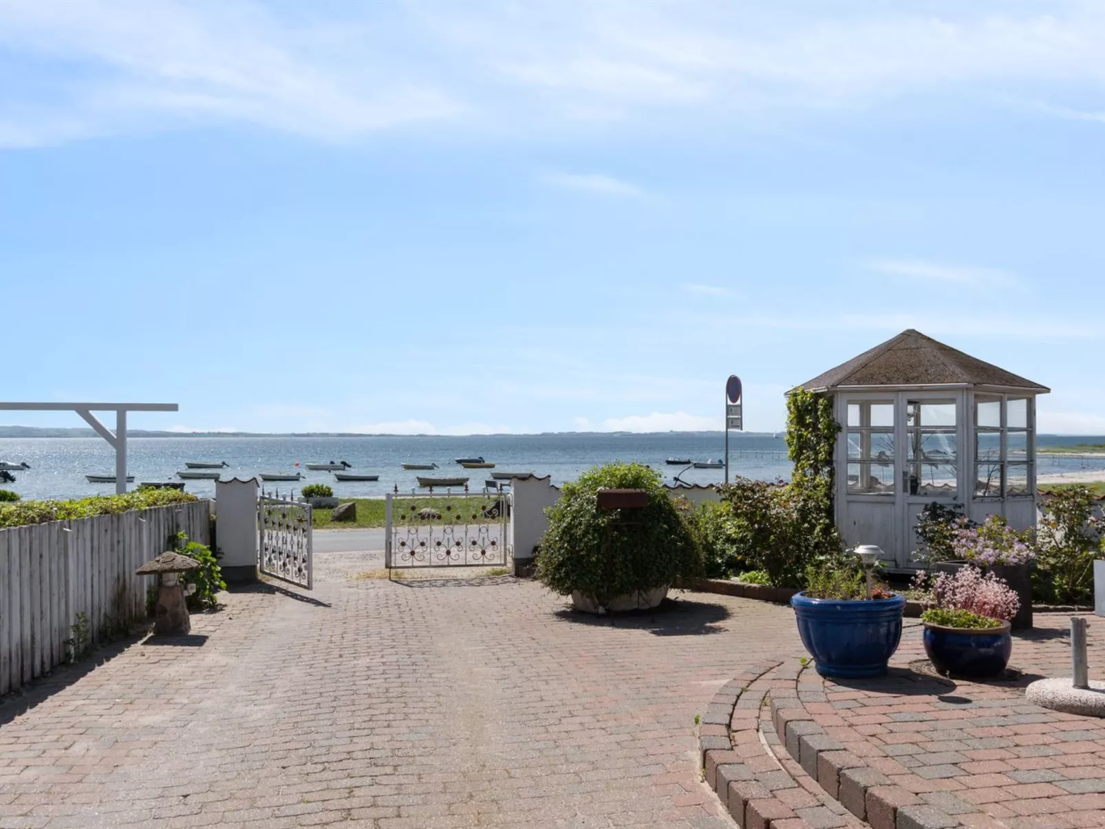 "Michel" - 25m from the sea