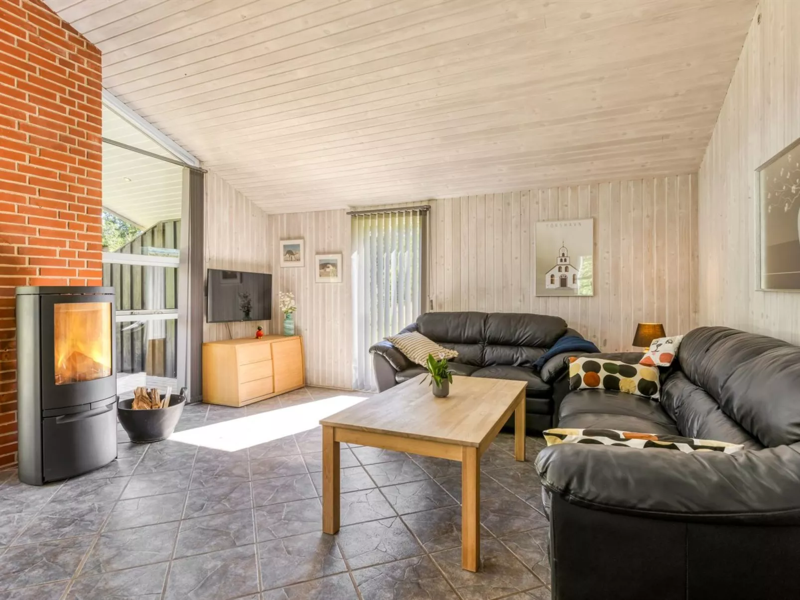 "Olli" - 600m from the sea