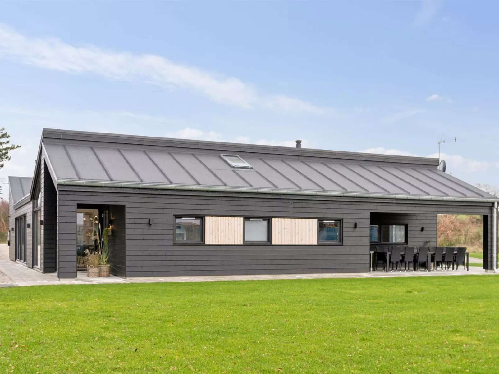 "Lanessa" - 800m from the sea