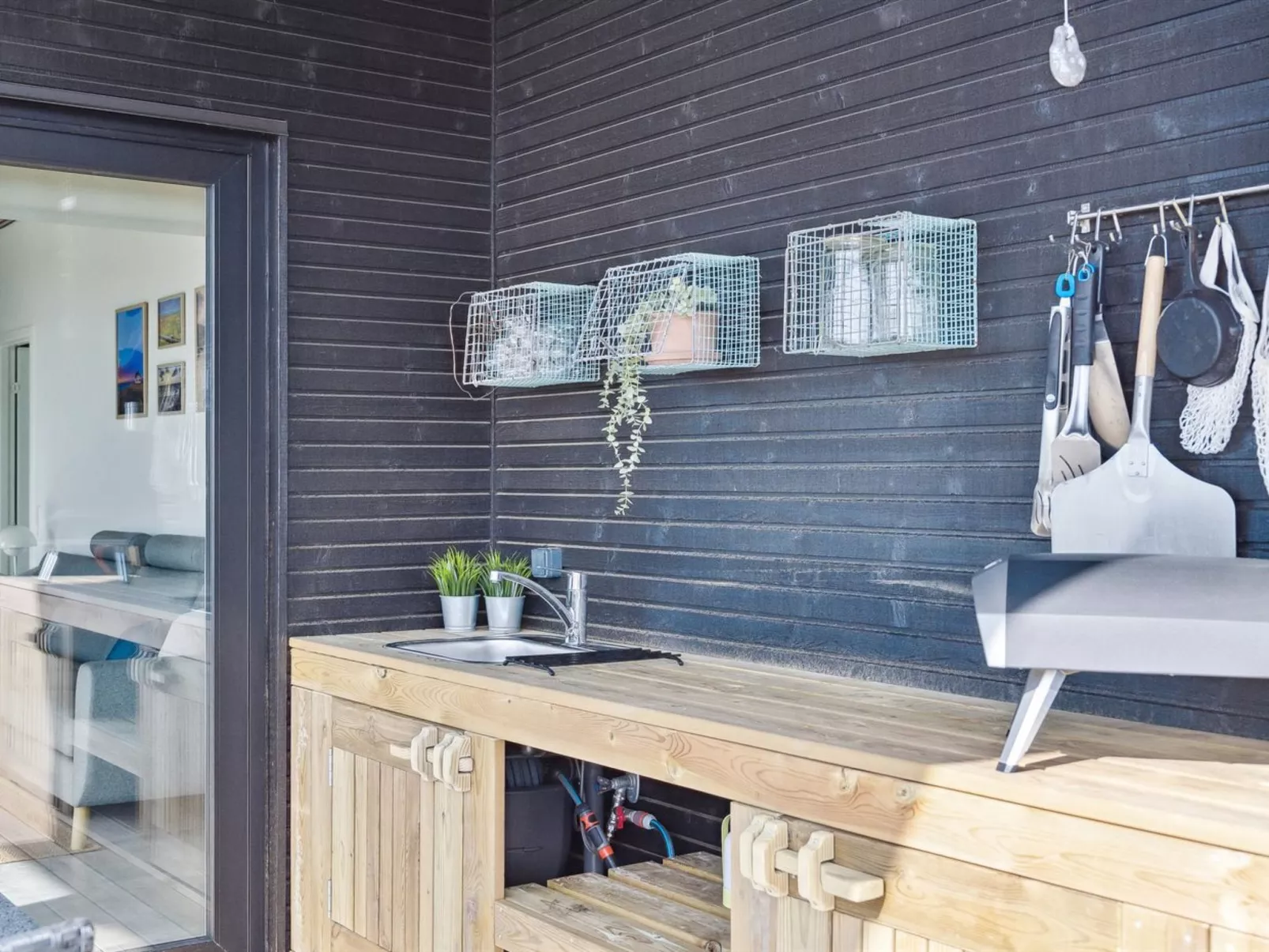 "Lyder" - 400m from the sea