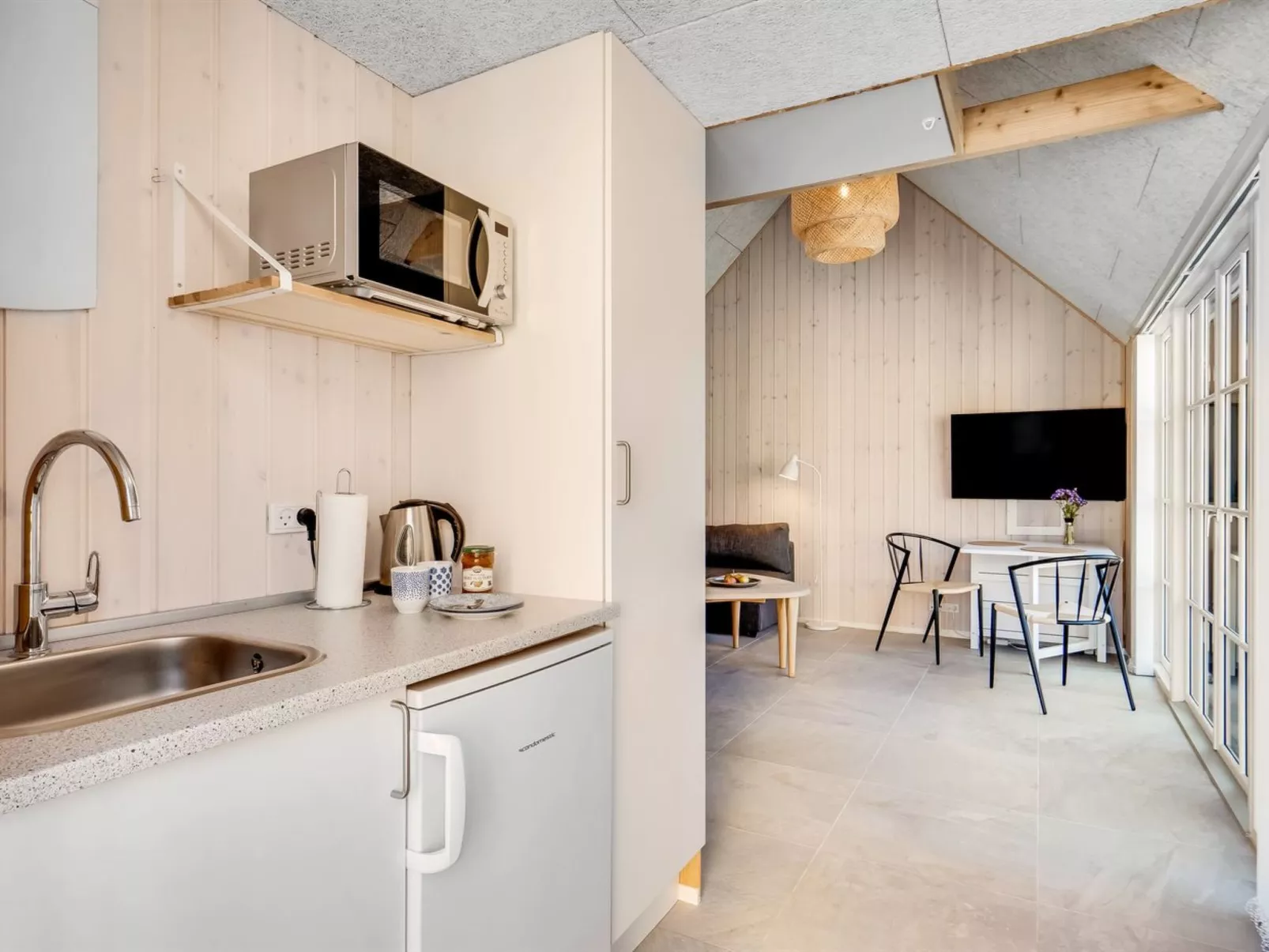 "Josina" - 1.8km from the sea