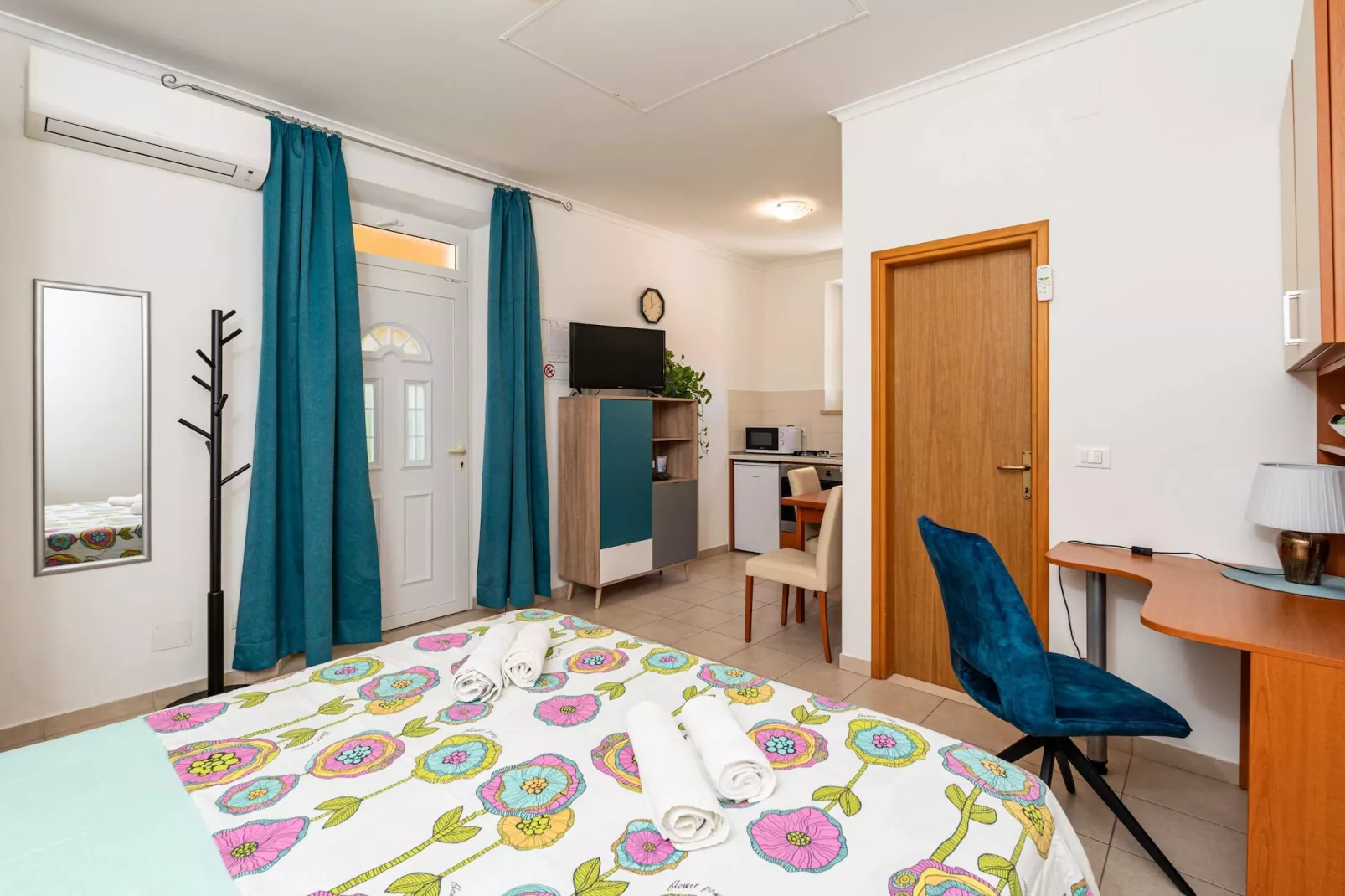 Apartments and Room Frane- Standard Studio with Terrace