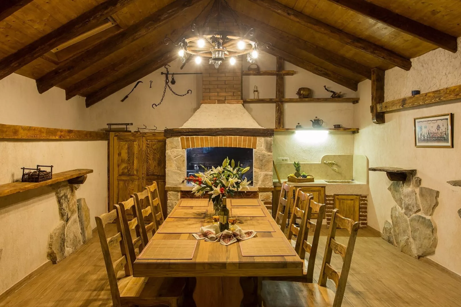 Villa Falcon Rook - Four-Bedroom Villa with Terrace and Swimming Pool-Eetkamer