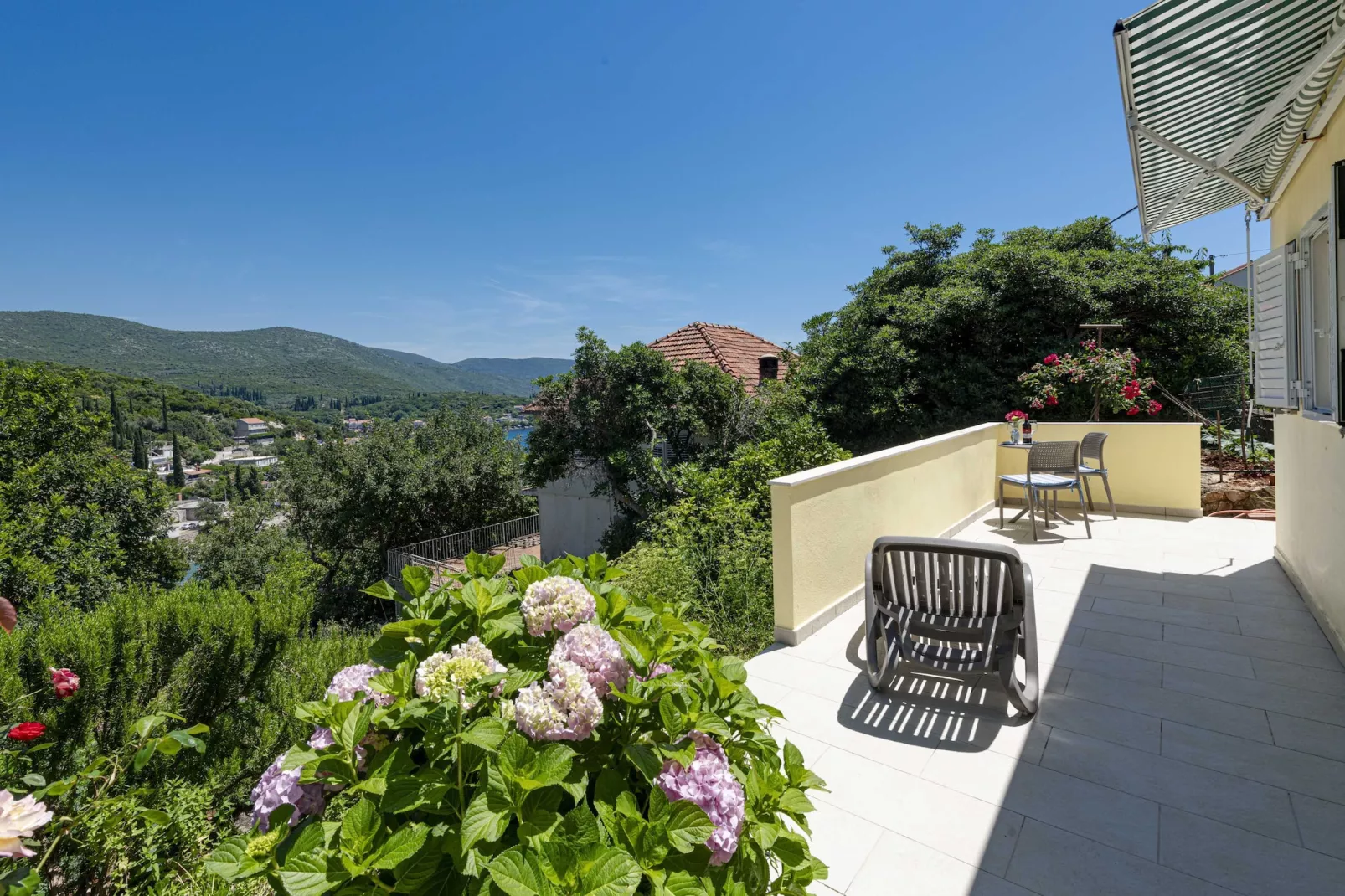 Guest House Rooms Rose - Studio with Terrace-Buitenlucht