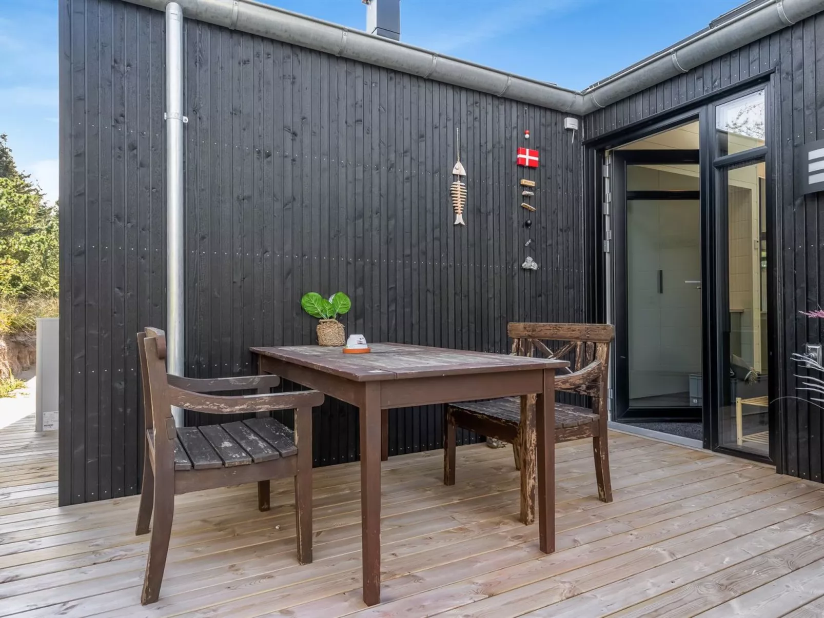 "Helga" - 900m from the sea