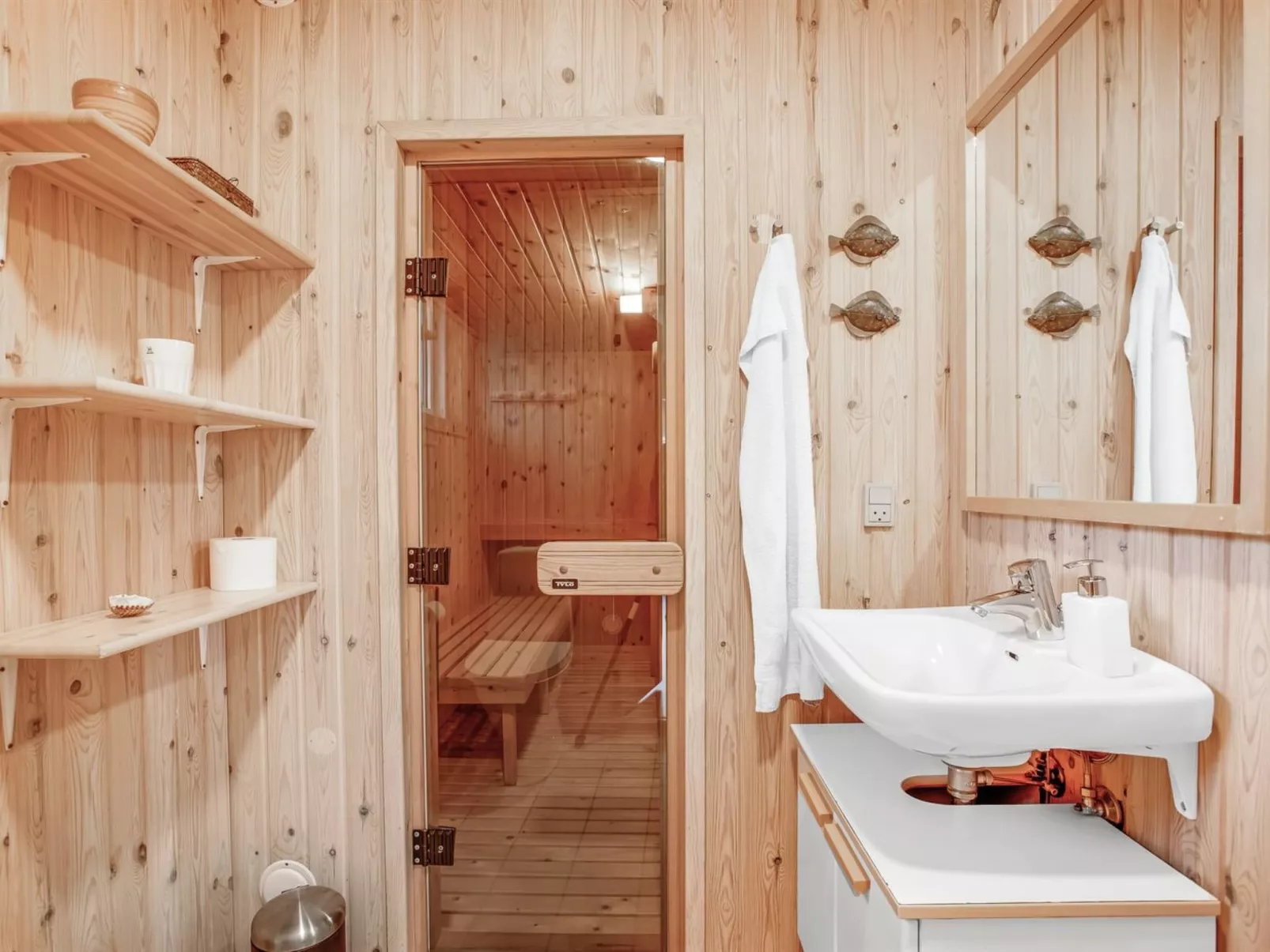 "Cate" - 900m from the sea