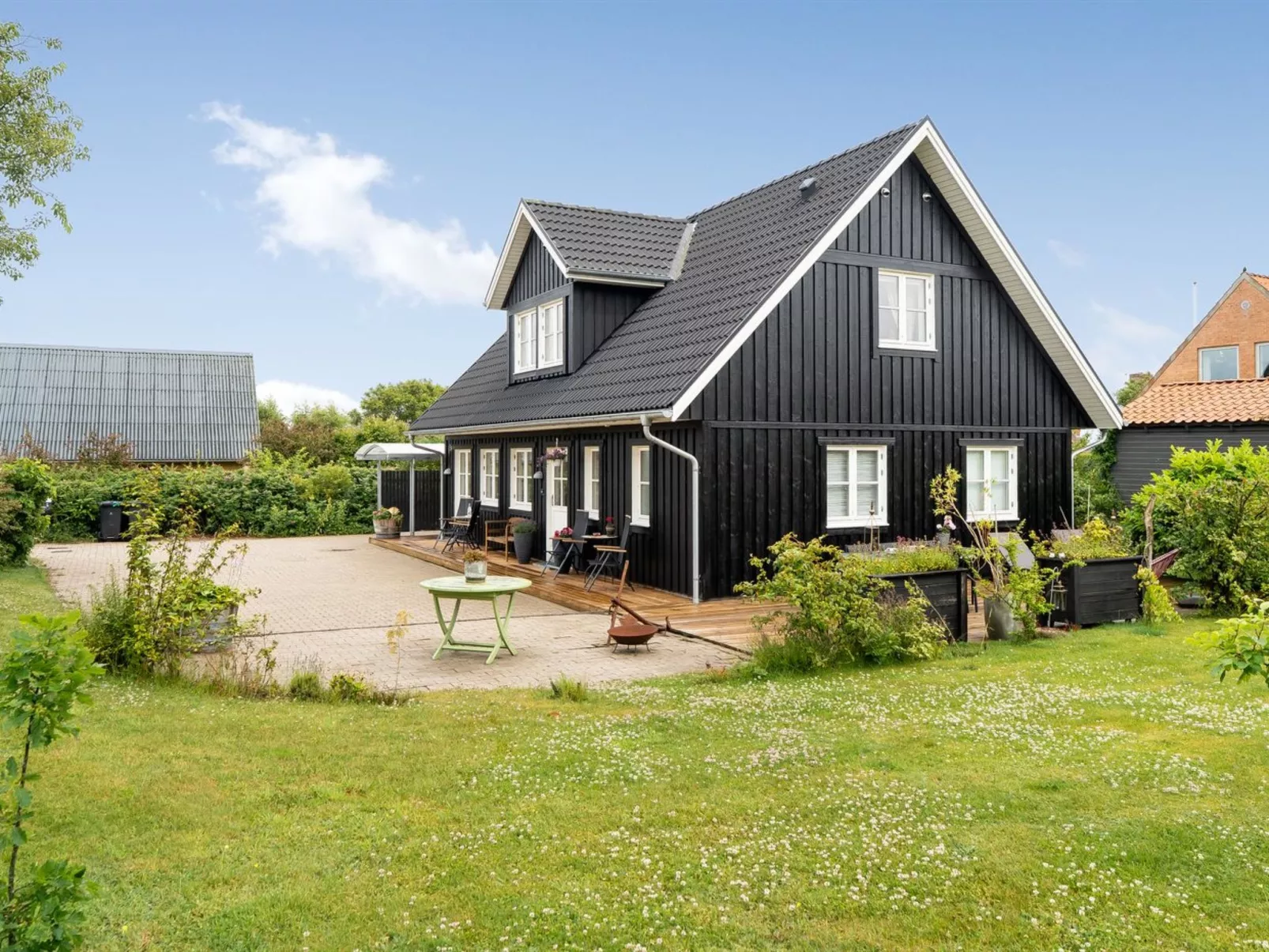 "Brune" - 330m from the sea