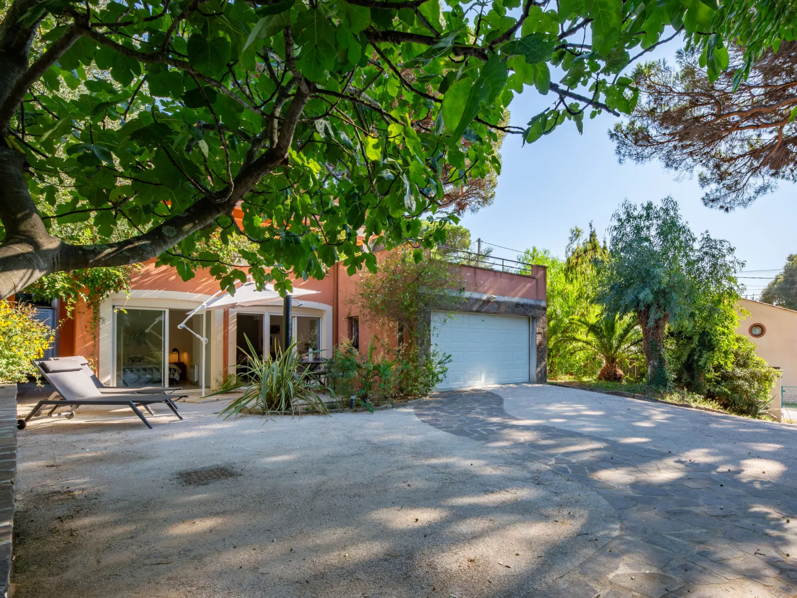 Terre de Sienne-Buiten