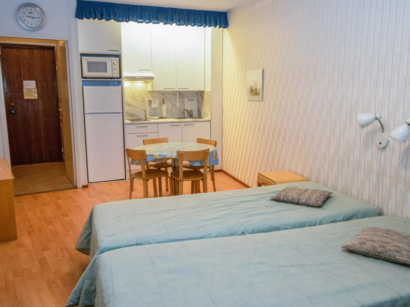 Kylpylä-hotelli, huone 442