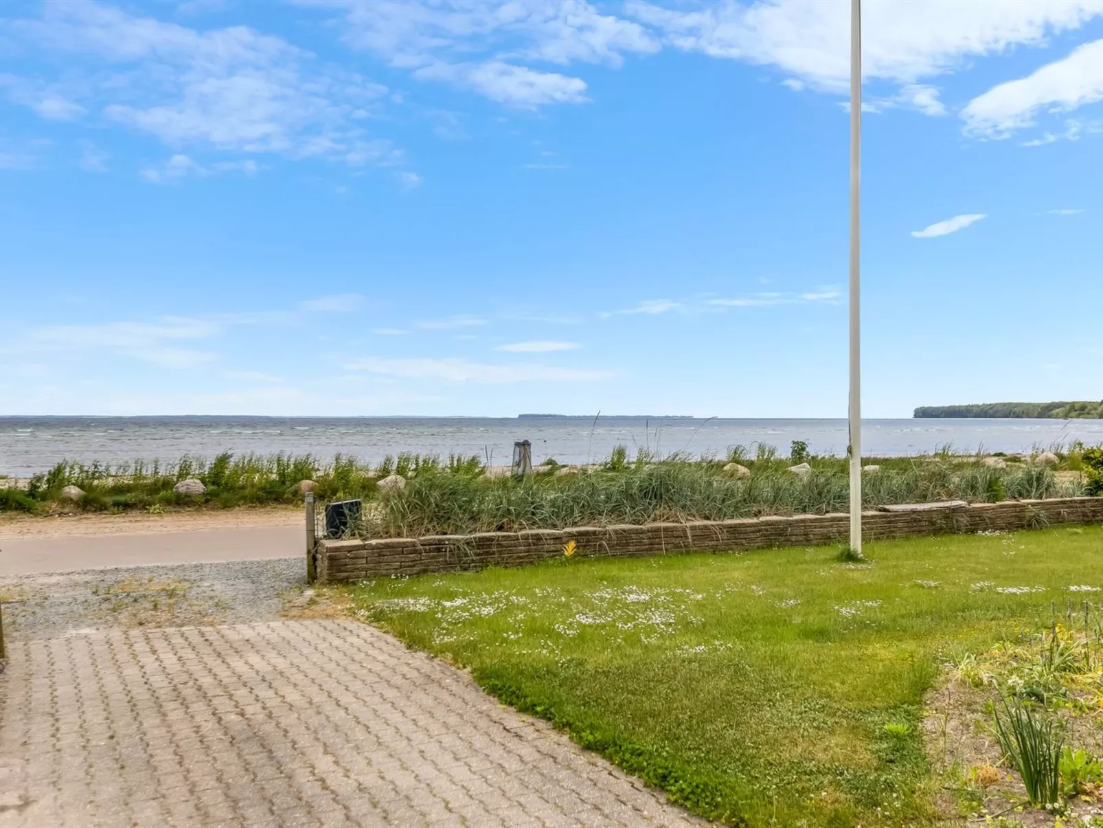 "Cornelius" - 30m from the sea