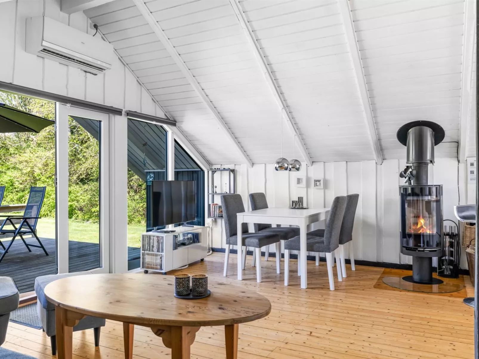 "Lovis" - 570m from the sea