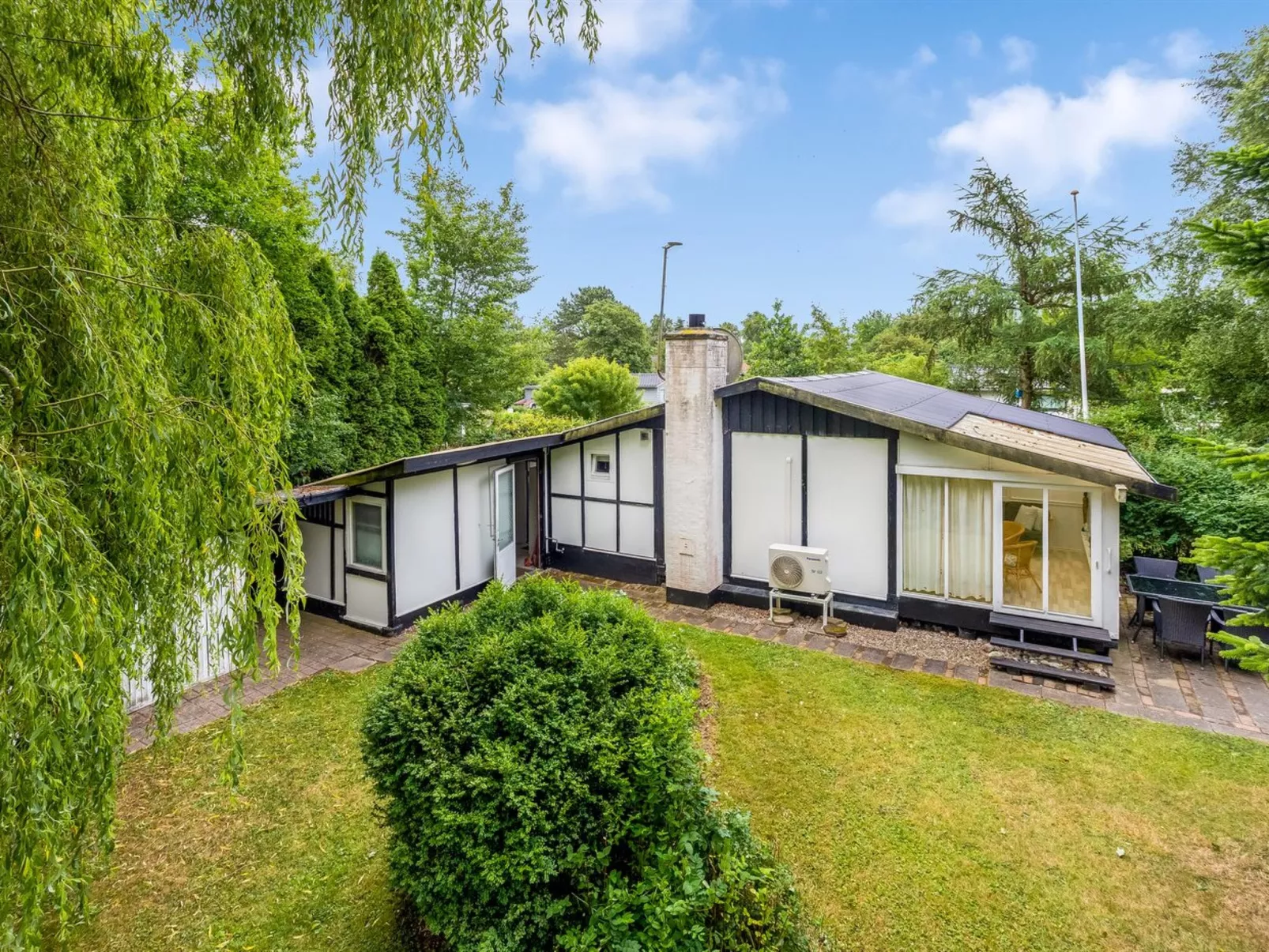 "Gravers" - 300m from the sea