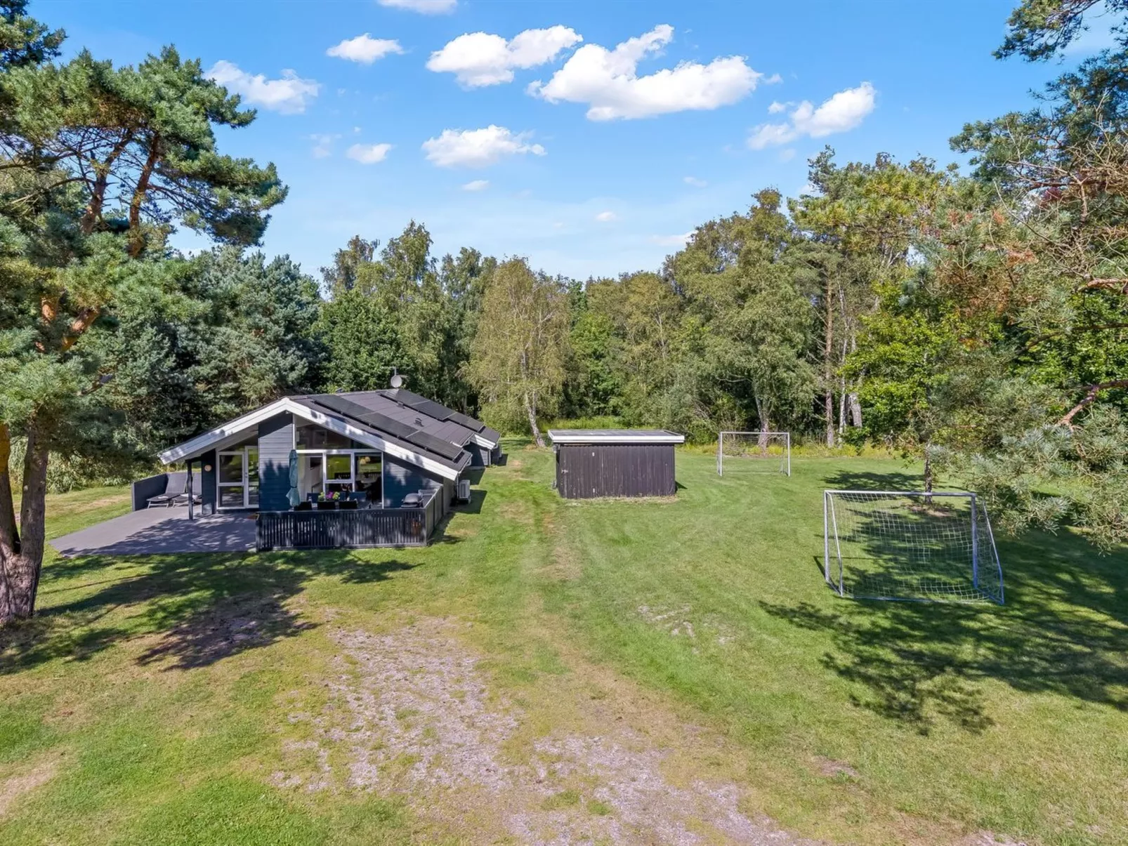 "Rathulf" - 700m from the sea