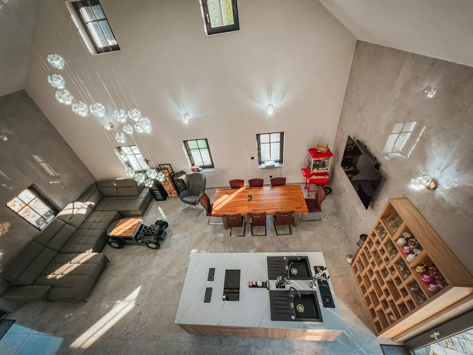 Party & Friends Villa