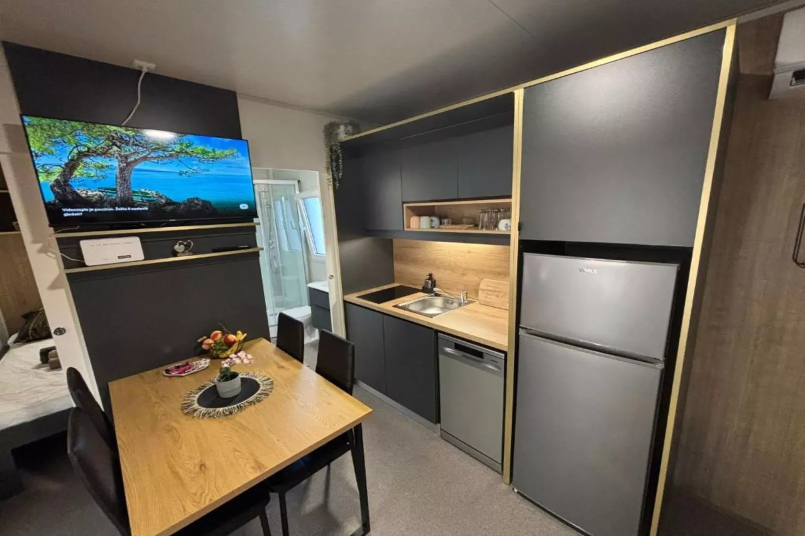 TJ Escape - Mobile Home - Mobile Home With Hot Tub And Terrace