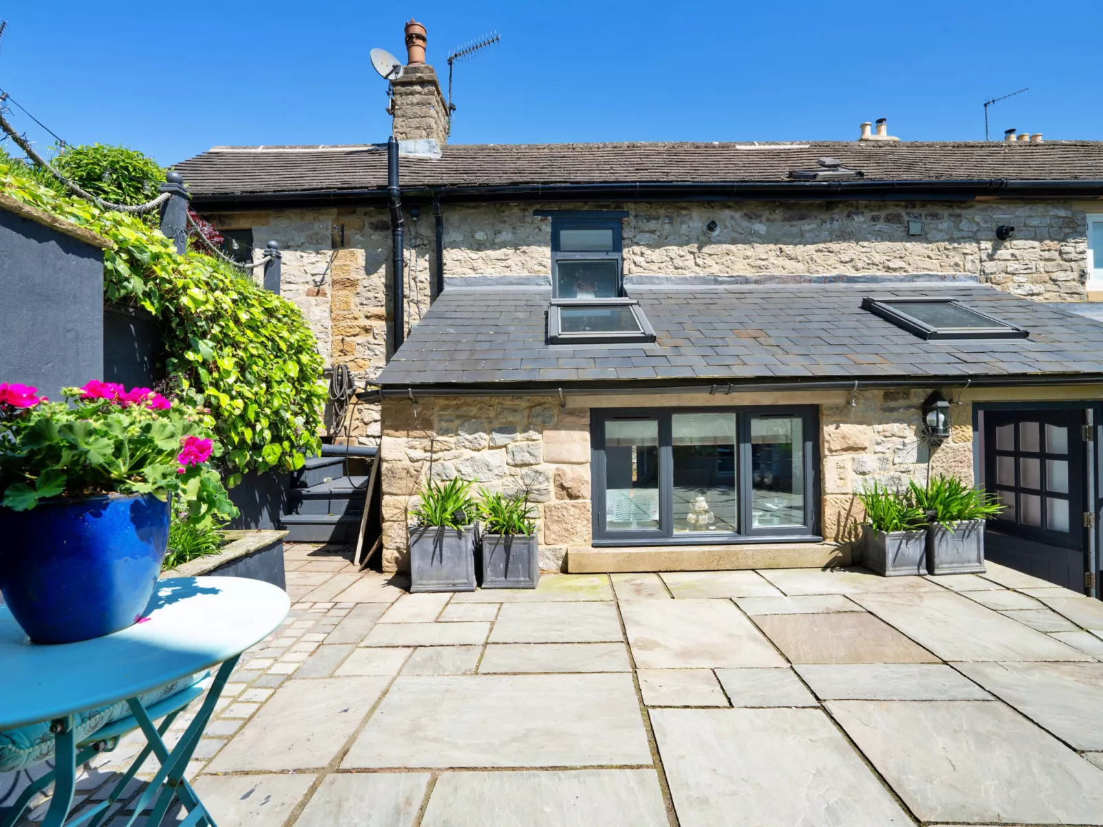 Sisu Bakewell, Limestones Cottage