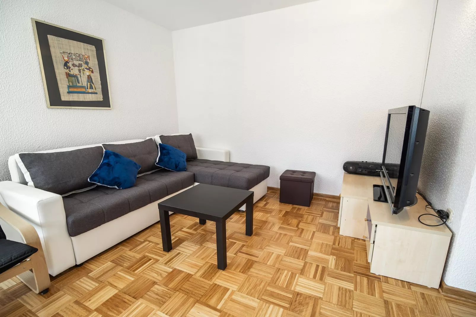 Mountain View Haven Apartments - Two Bedroom Apartment with Balcony