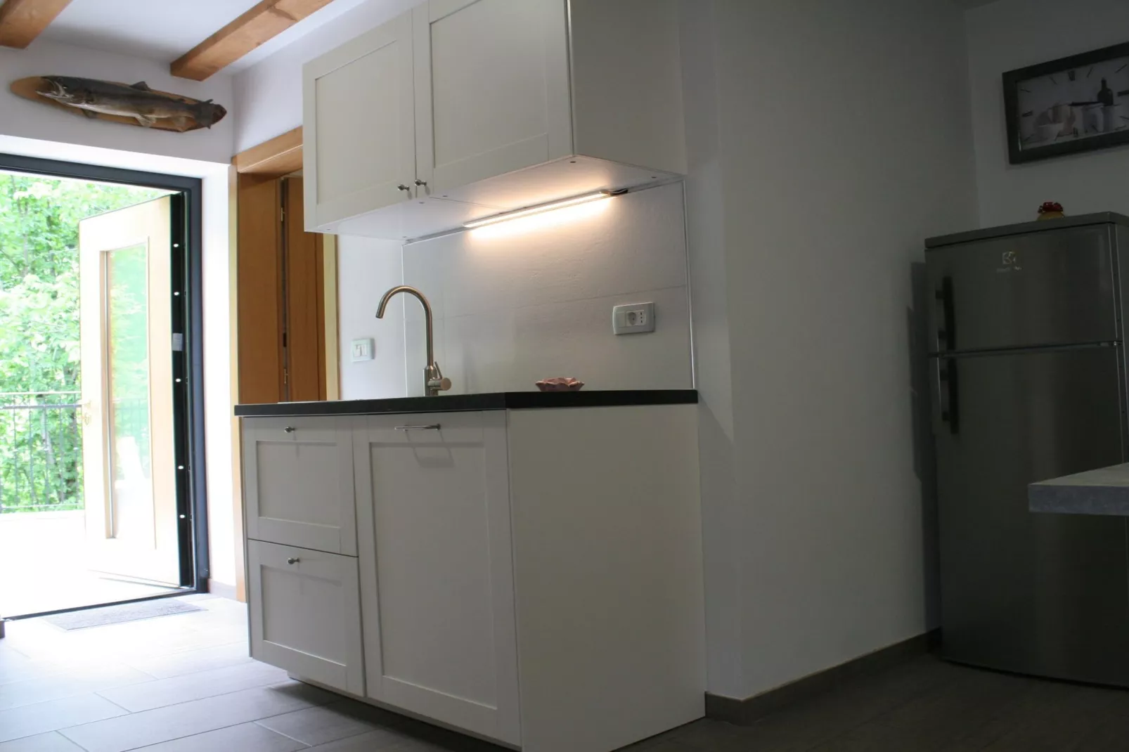 Riverside Rustic Ridge Apartments with Balcony - Two Bedroom Apartment with Balcony