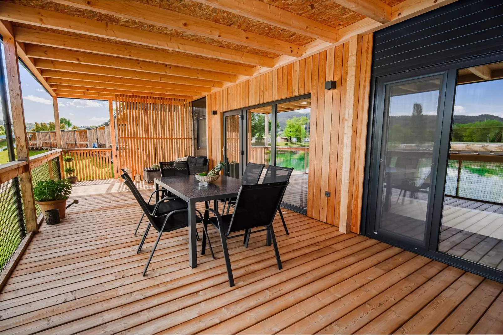 Lakeside Luxury Retreat Mobile Homes with Thermal Riviera Tickets - Three Bedroom Mobile Home 15\/014