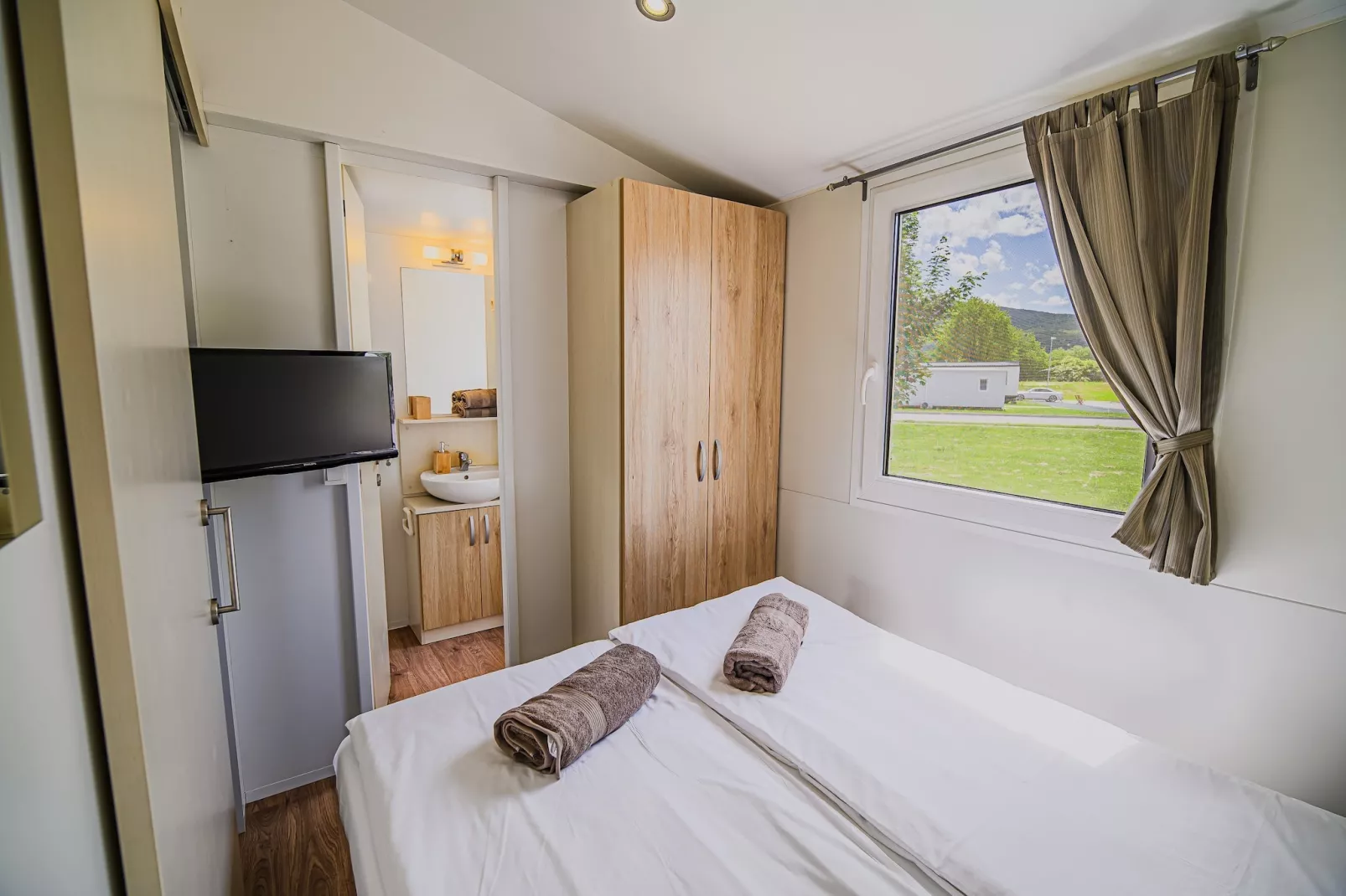 Waterside Retreat Mobile Homes with Thermal Riviera Tickets - One Bedroom Mobile Home with Lake View  (owner 5)