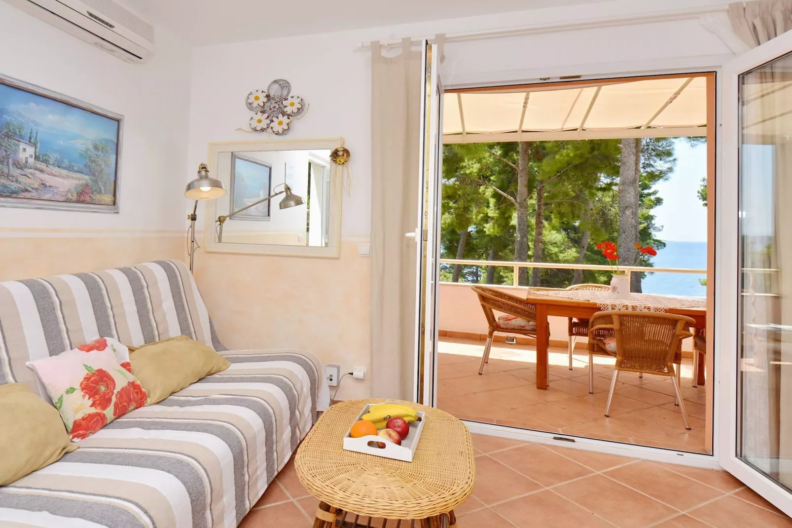 Seafront Apartments Deveron - One Bedroom Apartment  with Balcony and Sea View (Zavala)