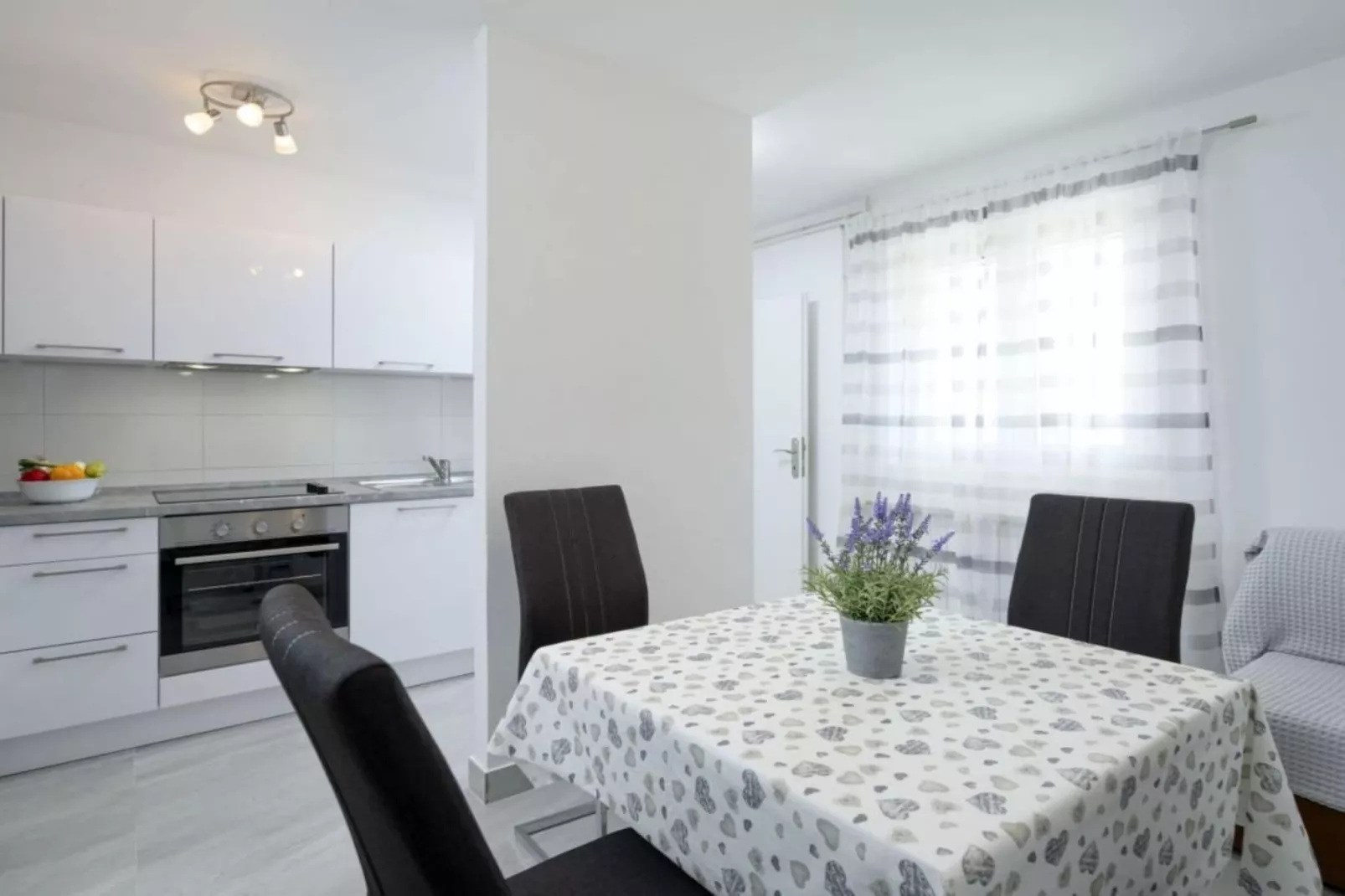 One Bedroom Apartment with Terrace and Sea View 4