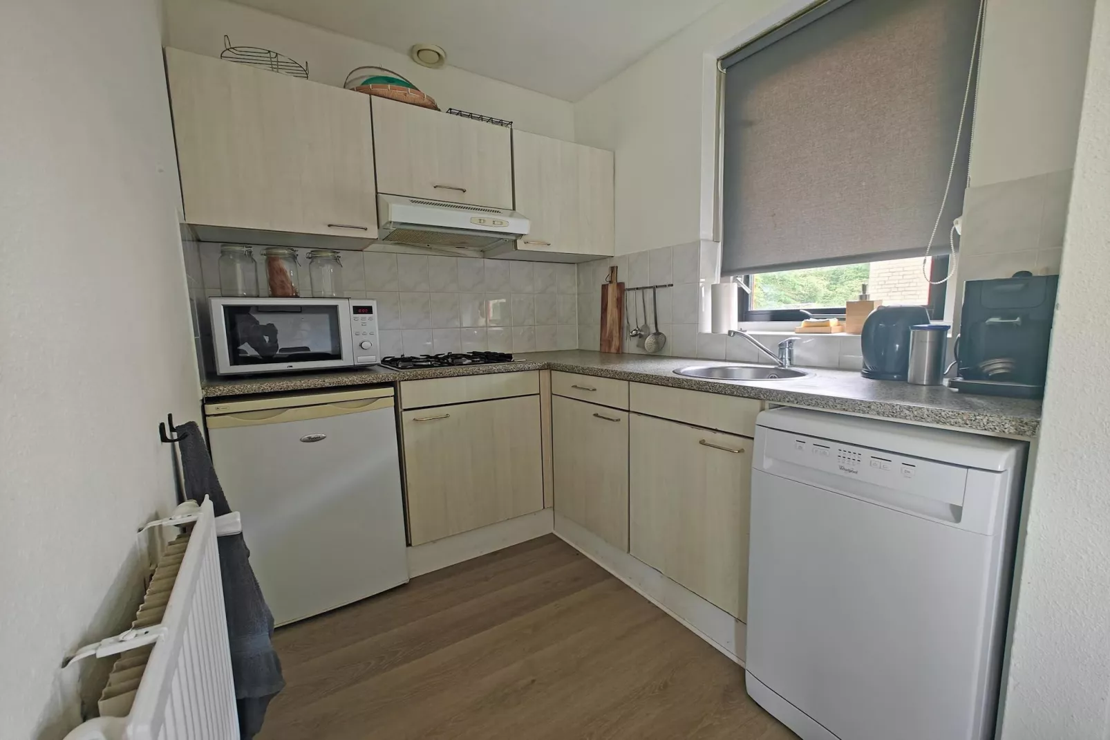 4 - Persons Lakeside Bungalow (copy) (copy)