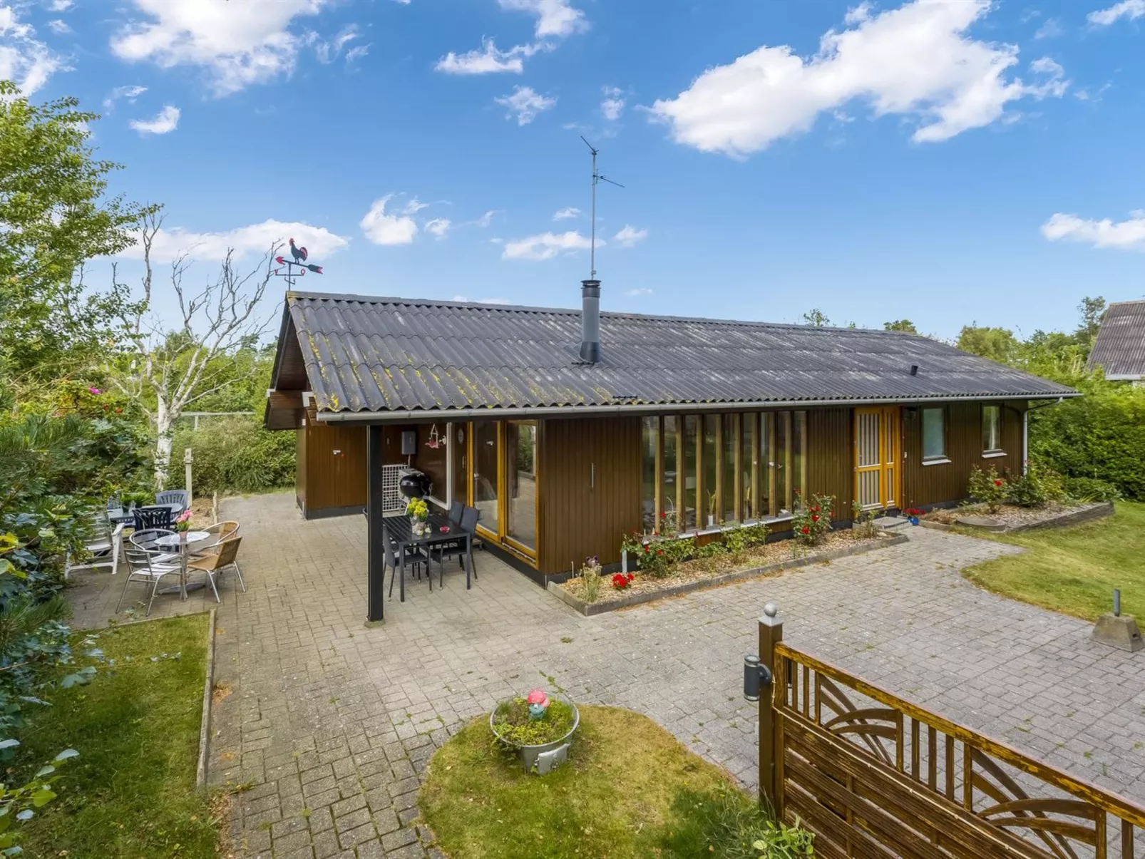 "Naema" - 500m from the sea